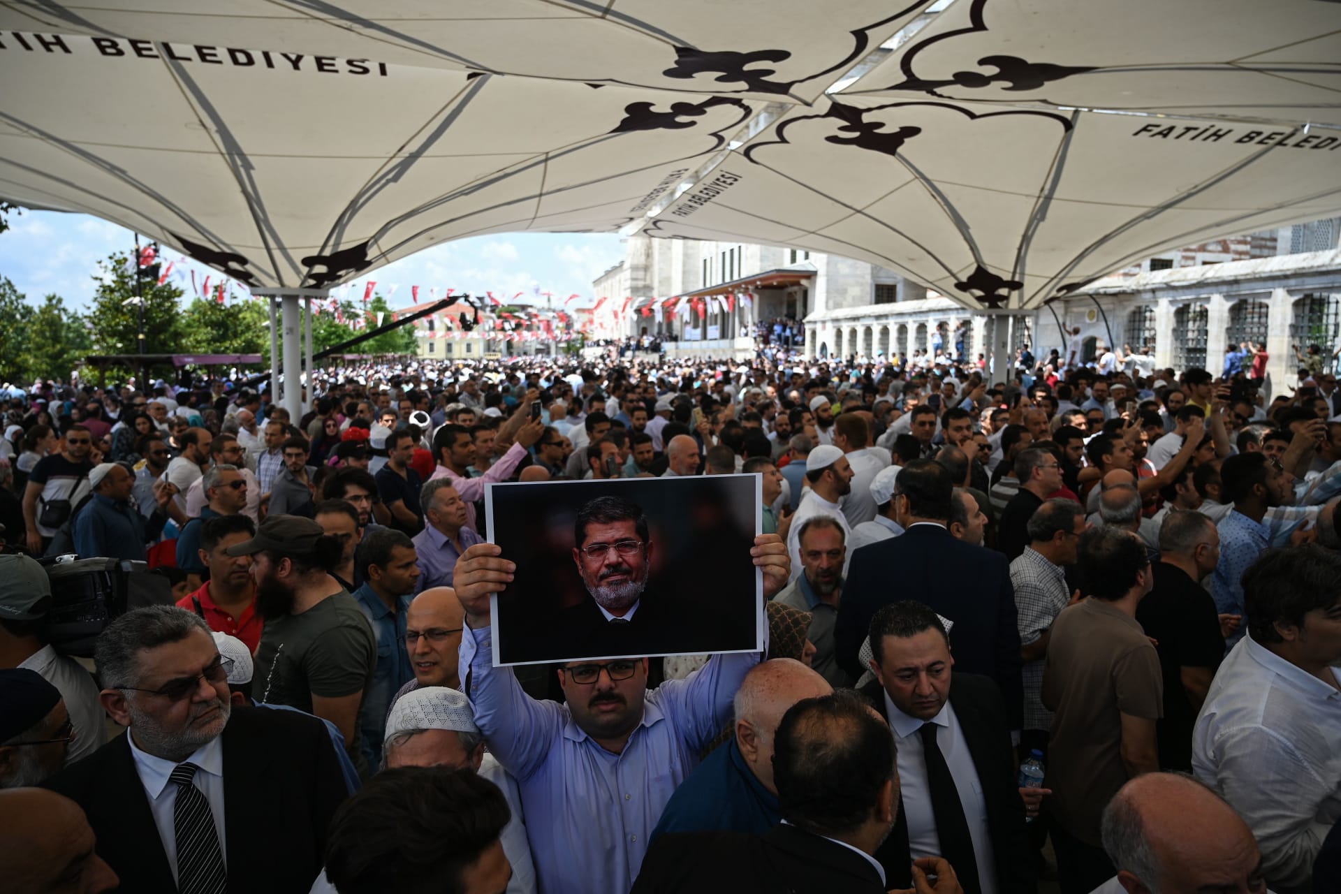 صلوات غائب واتهامات بـ"القتل".. تركيا تنتفض رسميا وشعبيا لوفاة محمد مرسي