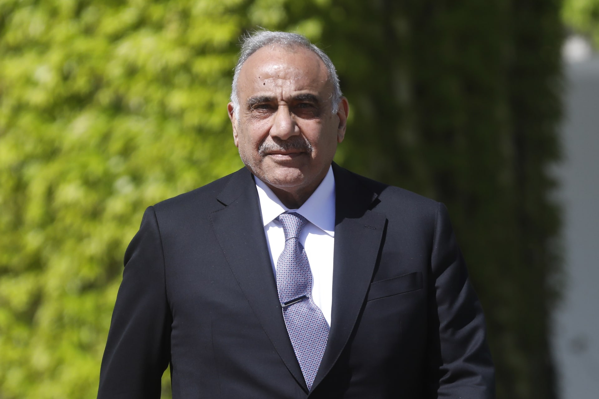 رئيس وزراء العراق يحد من نفوذ الحشد الشعبي ويأمر بإغلاق مقراته