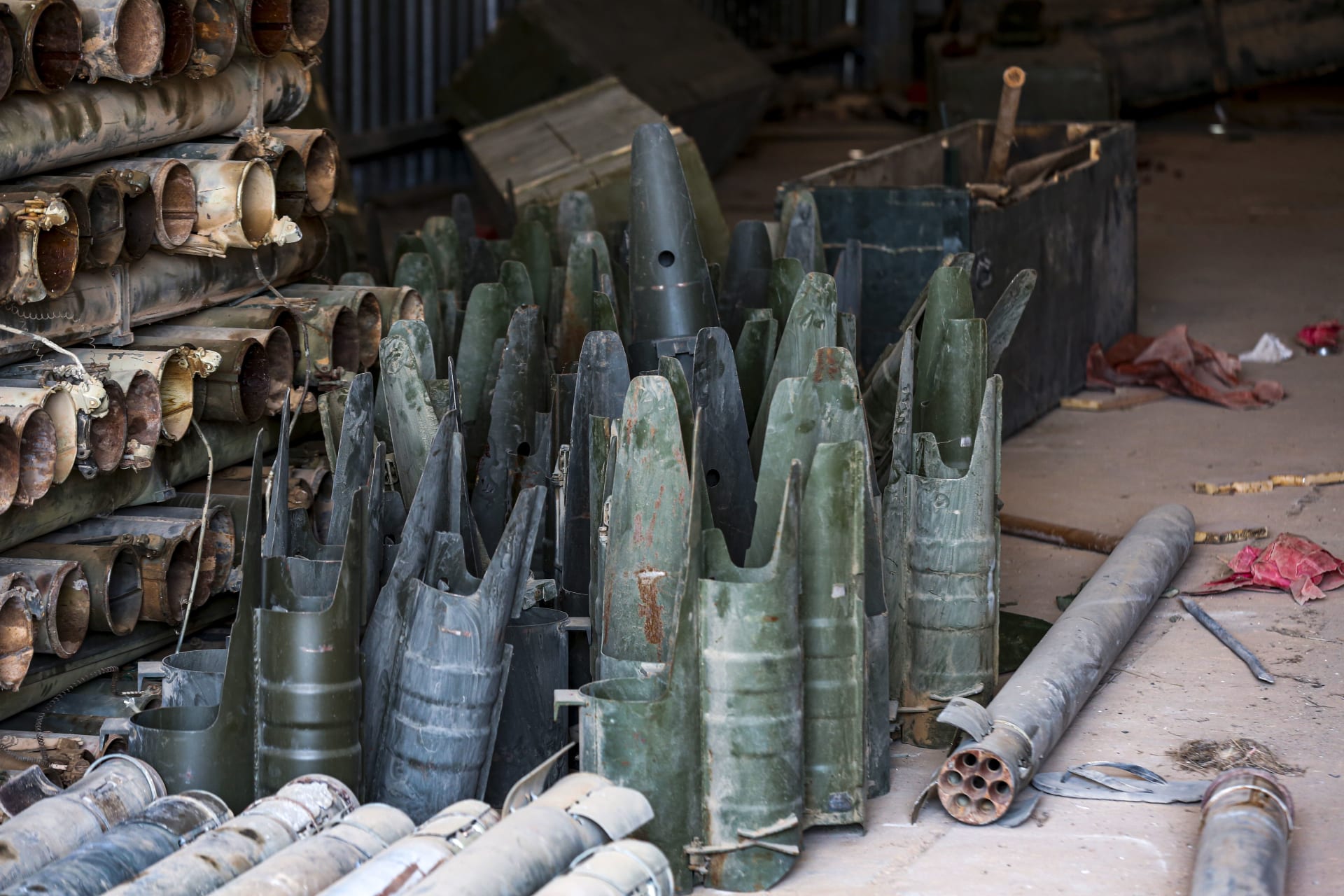 صواريخ في أحد مقرات قوات حفتر في ليبيا