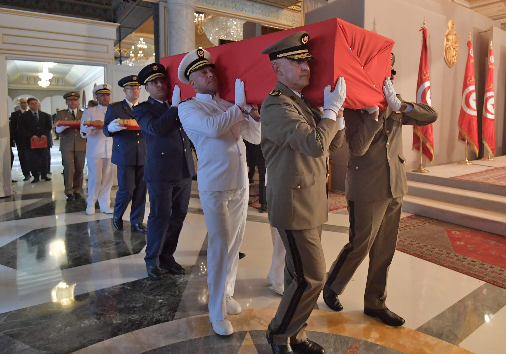 نقل جثمان الرئيس التونسي 