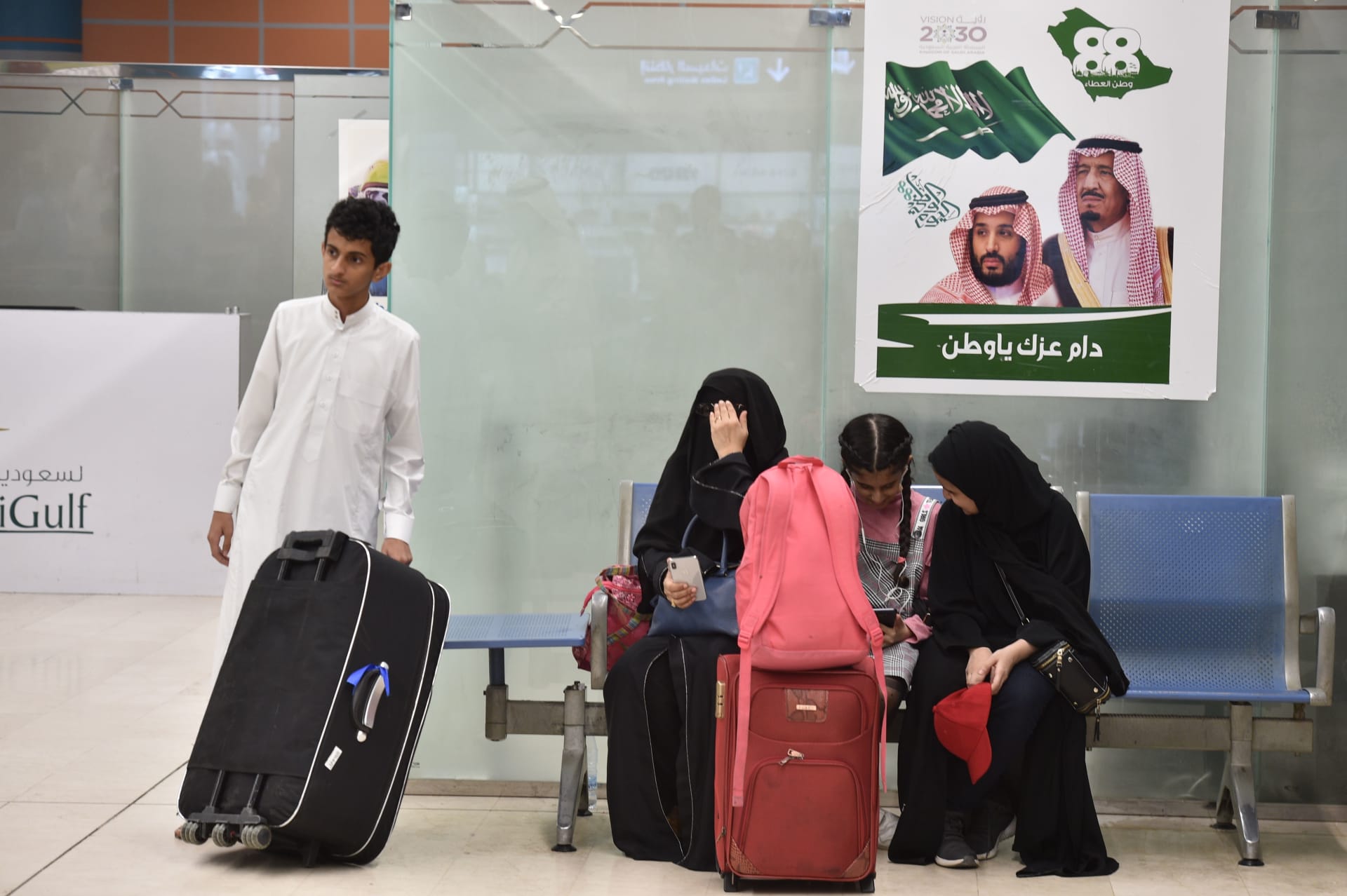 أم القرى: تعديل نظام وثائق السفر في السعودية.. وضجة حول إلغاء الولاية على المرأة