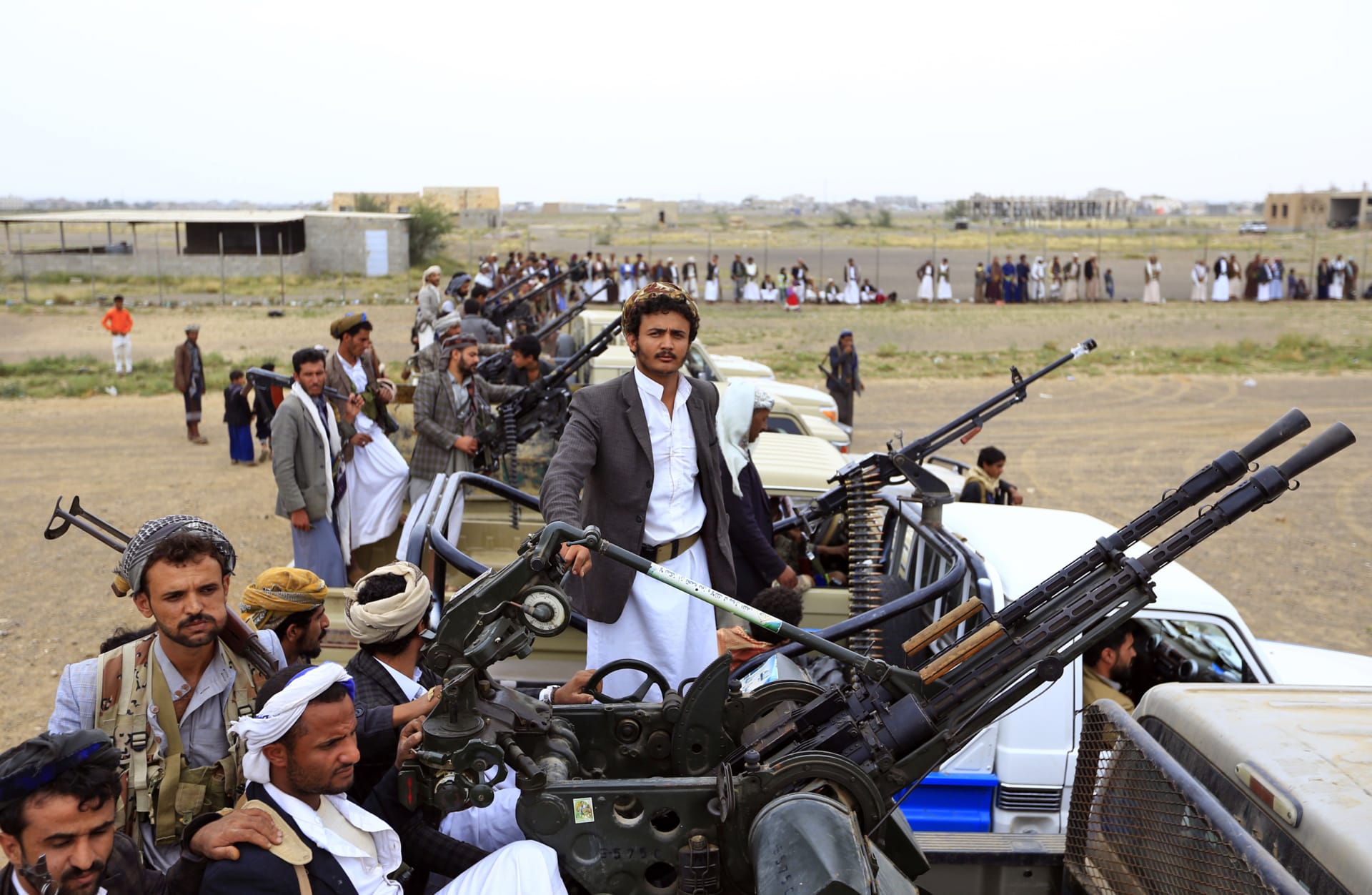 بعد تهديدات عبدالملك.. الحوثيون يعلنون استهداف مطاري أبها ونجران وقاعدة الملك خالد بالسعودية