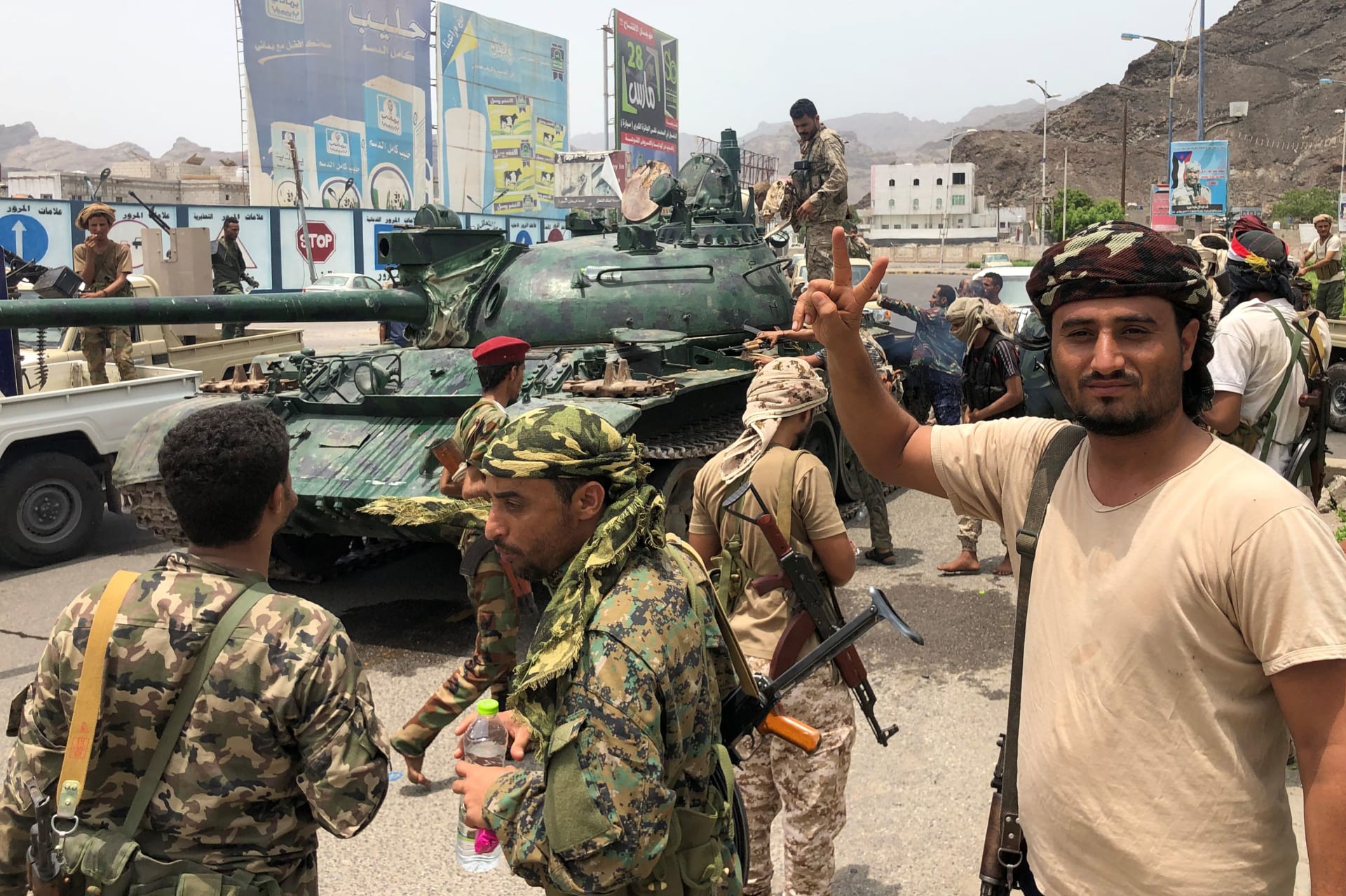 اليمن.. المجلس الجنوبي يستجيب لطلبات التحالف الذي تقوده السعودية بعد التهديد بـ"القوة العسكرية" 