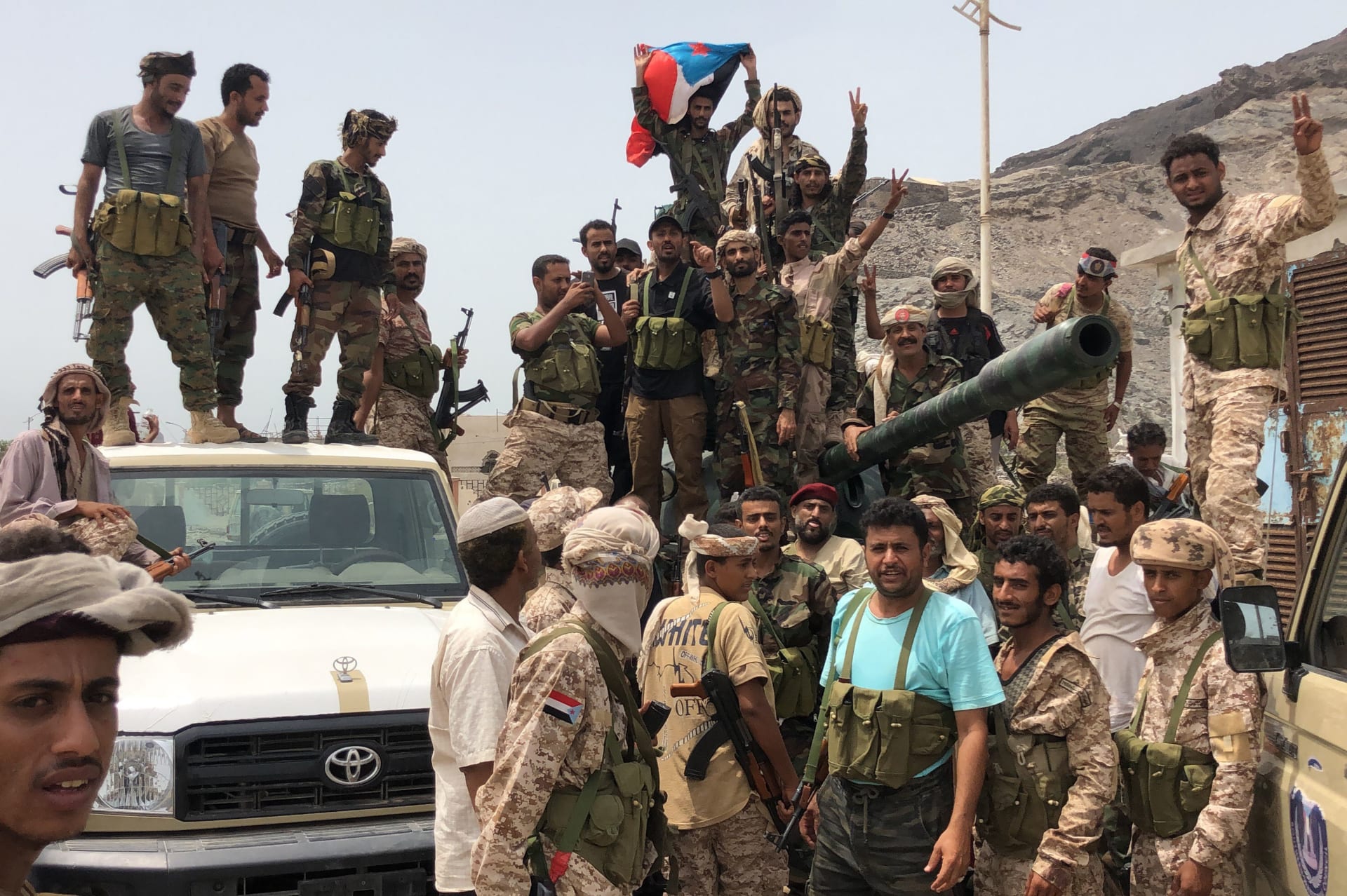 "حرب أهلية داخل حرب أهلية".. كل ما تحتاج معرفته عن أزمة اليمن