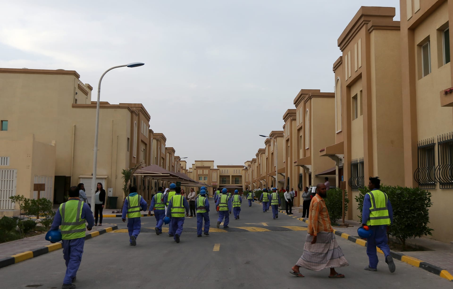 قطر تردد على تقارير حقوقية عن إضراب واحتجاجات عمالية: نحقق في شكاوى العمال  