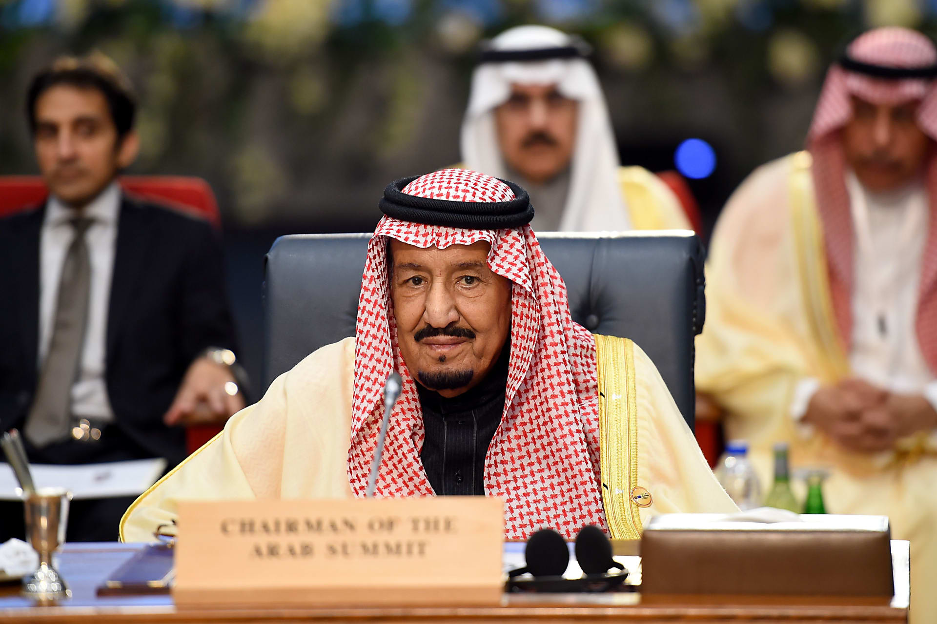 السعودية: الملك سلمان يُعين رئيسا جديدا للديوان الملكي ويأمر بإنشاء وزارة