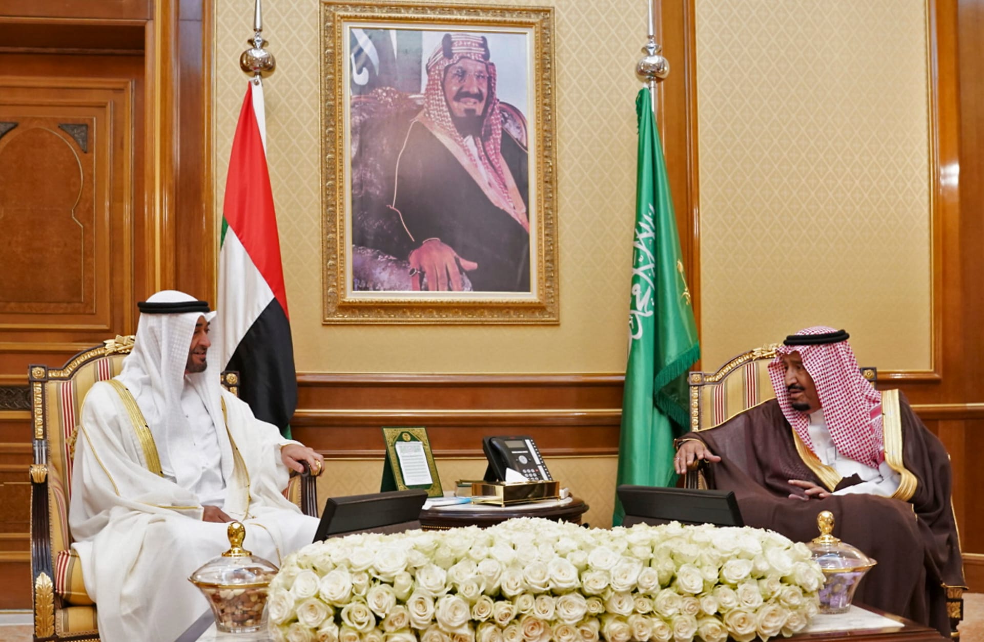 السعودية والإمارات تدعوان لوقف كامل للتحركات العسكرية بين طرفي الأزمة باليمن
