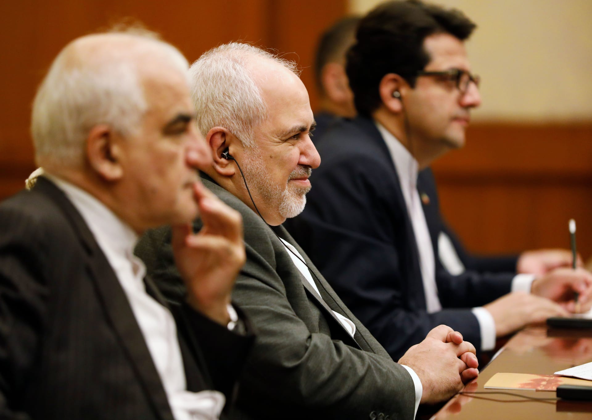 ظريف عن بولتون: الضغط على إيران يجب أن يذهب مع رئيس دعاة الحرب