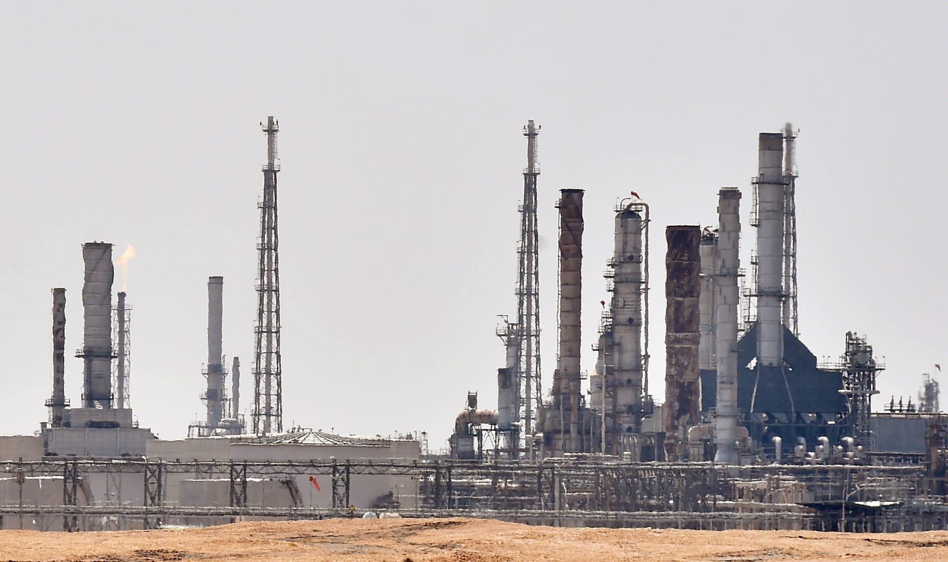 أرامكو تعوض فاقد إنتاجها من النفط بـ200 مليون برميل في مخازنها
