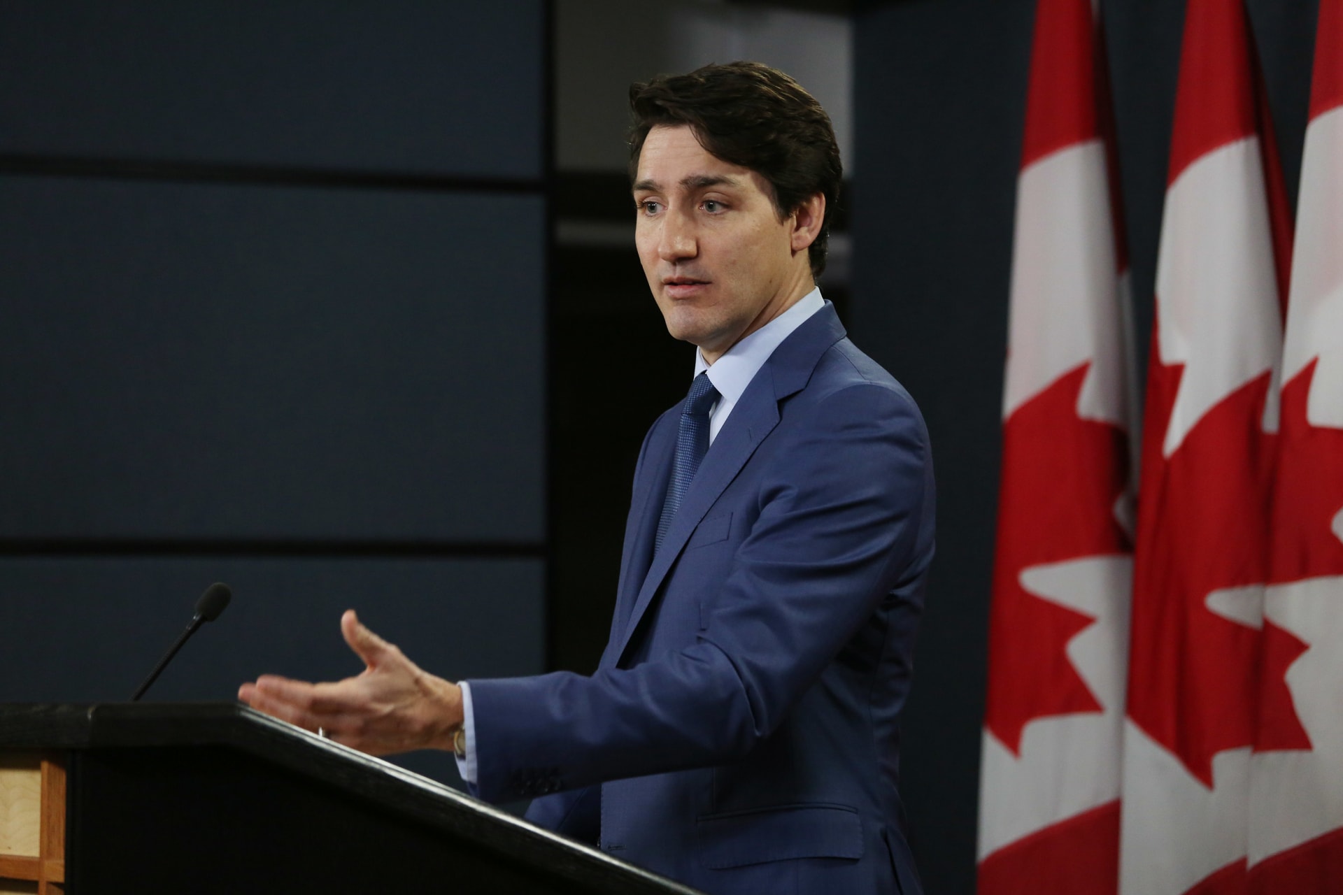 رئيس الوزراء الكندي جاستن ترودو يعتذر عن صورة ألف ليلة وليلة بعد جدل واسع كان عنصريًا ، سي إن إن العربية