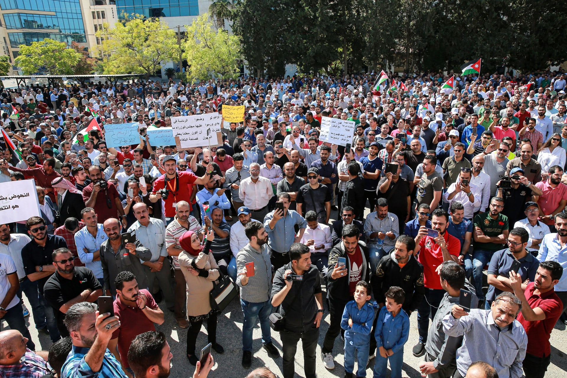 اتفاق بين الحكومة الأردنية والمعلمين ينهي أطول إضراب في تاريخ المملكة