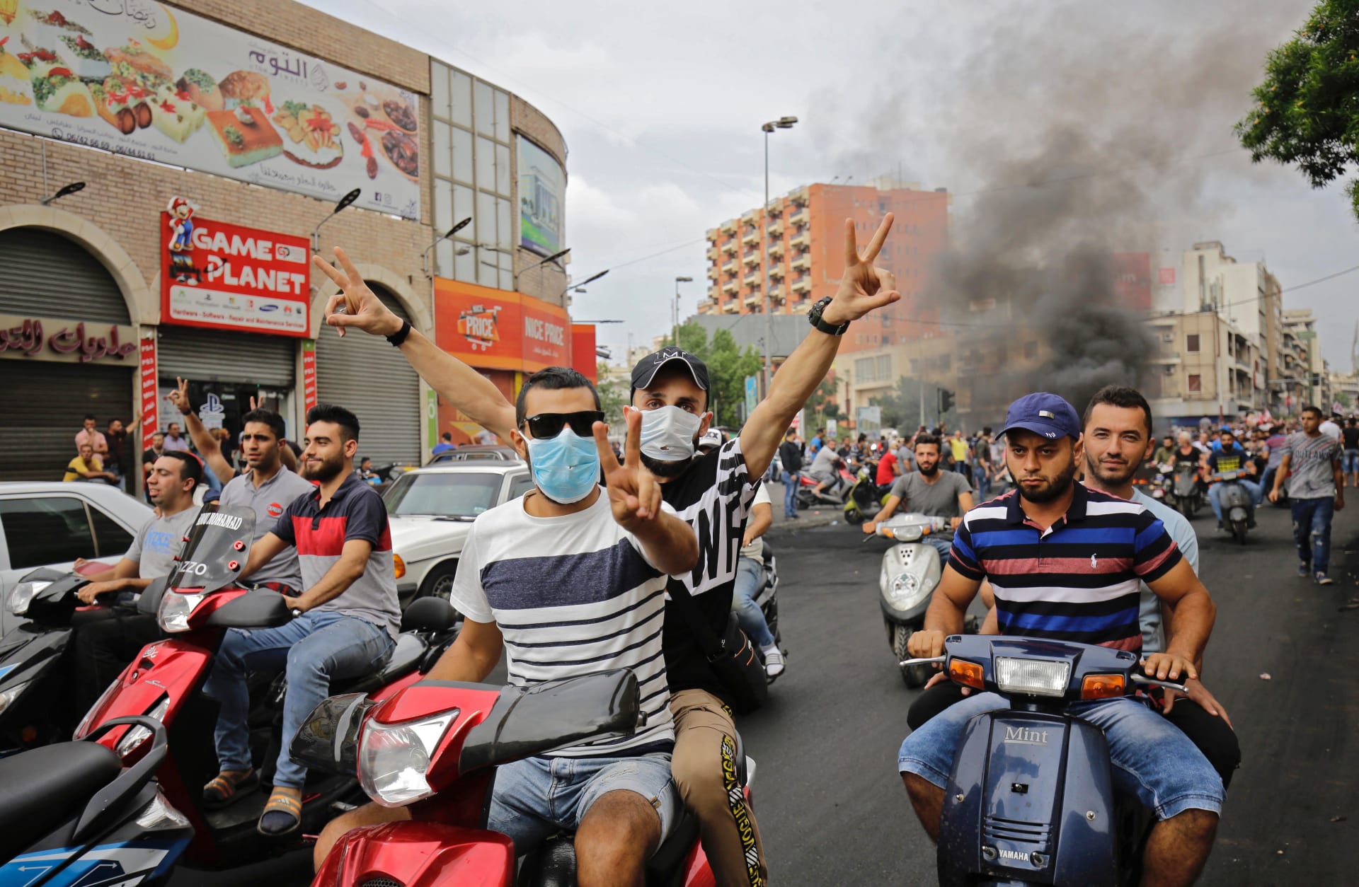 السعودية ومصر تطالبان رعاياهما في لبنان بالابتعاد عن المظاهرات