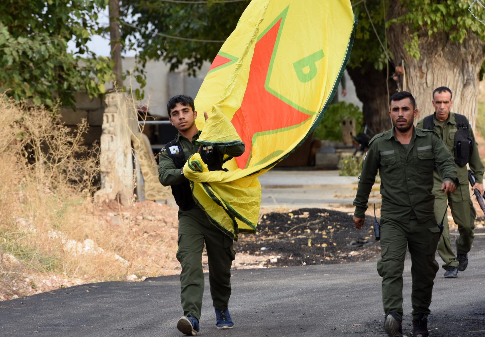 تركيا: الأكراد انسحبوا من شمال سوريا.. ولا حاجة لعملية عسكرية جديدة