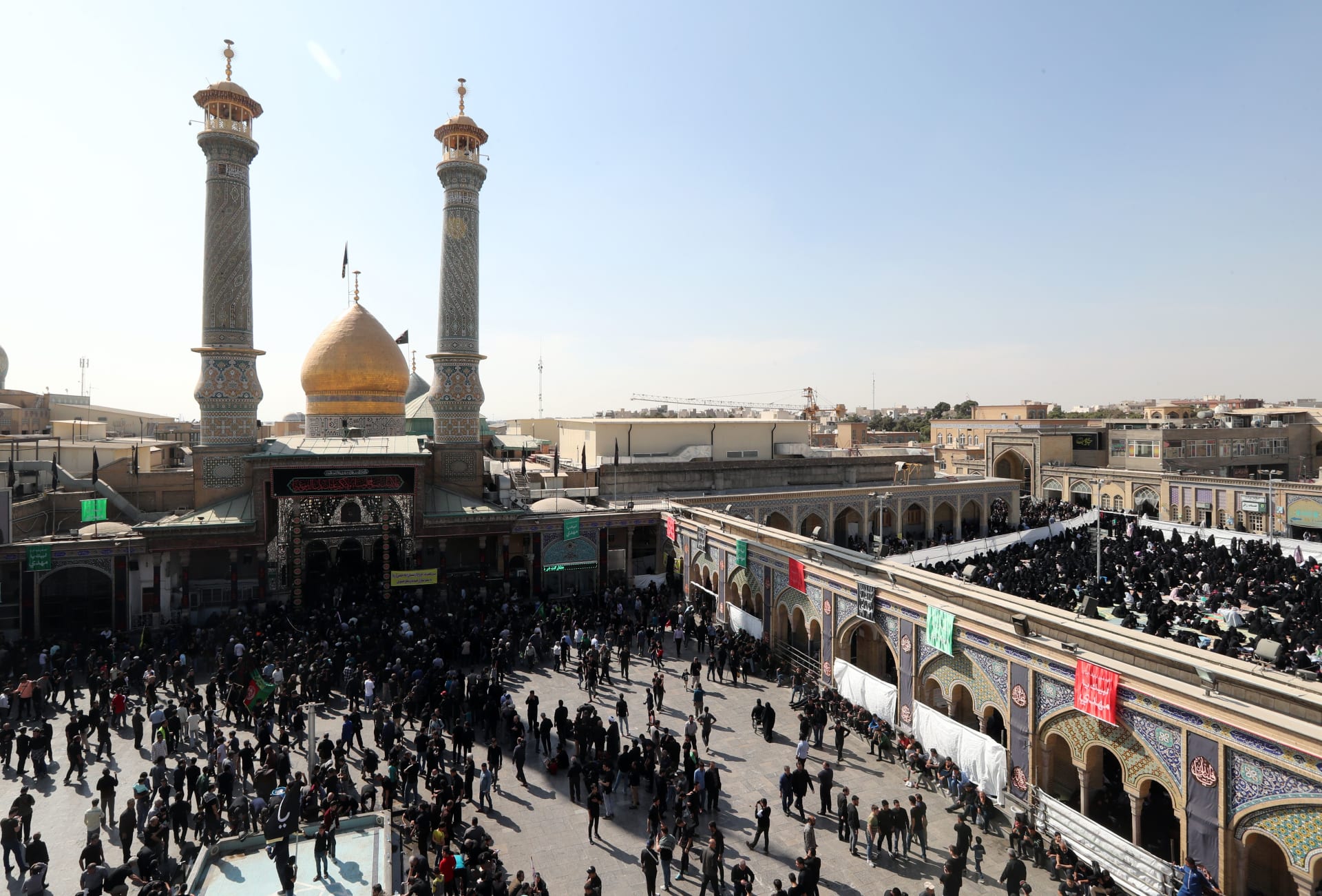 خطيب الجمعة في طهران يحذر العراقيين واللبنانيين من "مؤامرات الأعداء"
