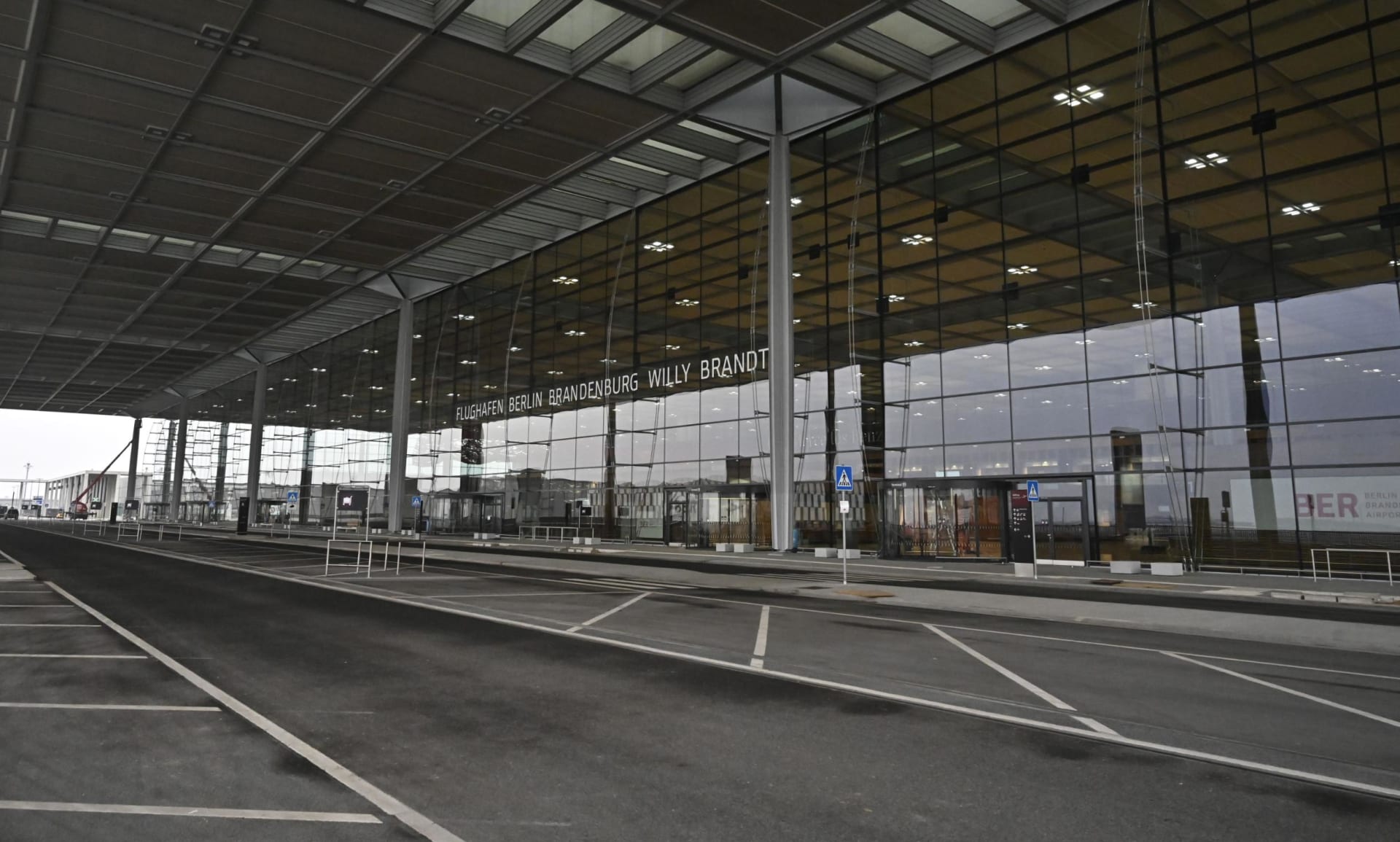 مطار برلين "الملعون" يوشك على فتح أبوابه مجدداً.. فما قصته؟