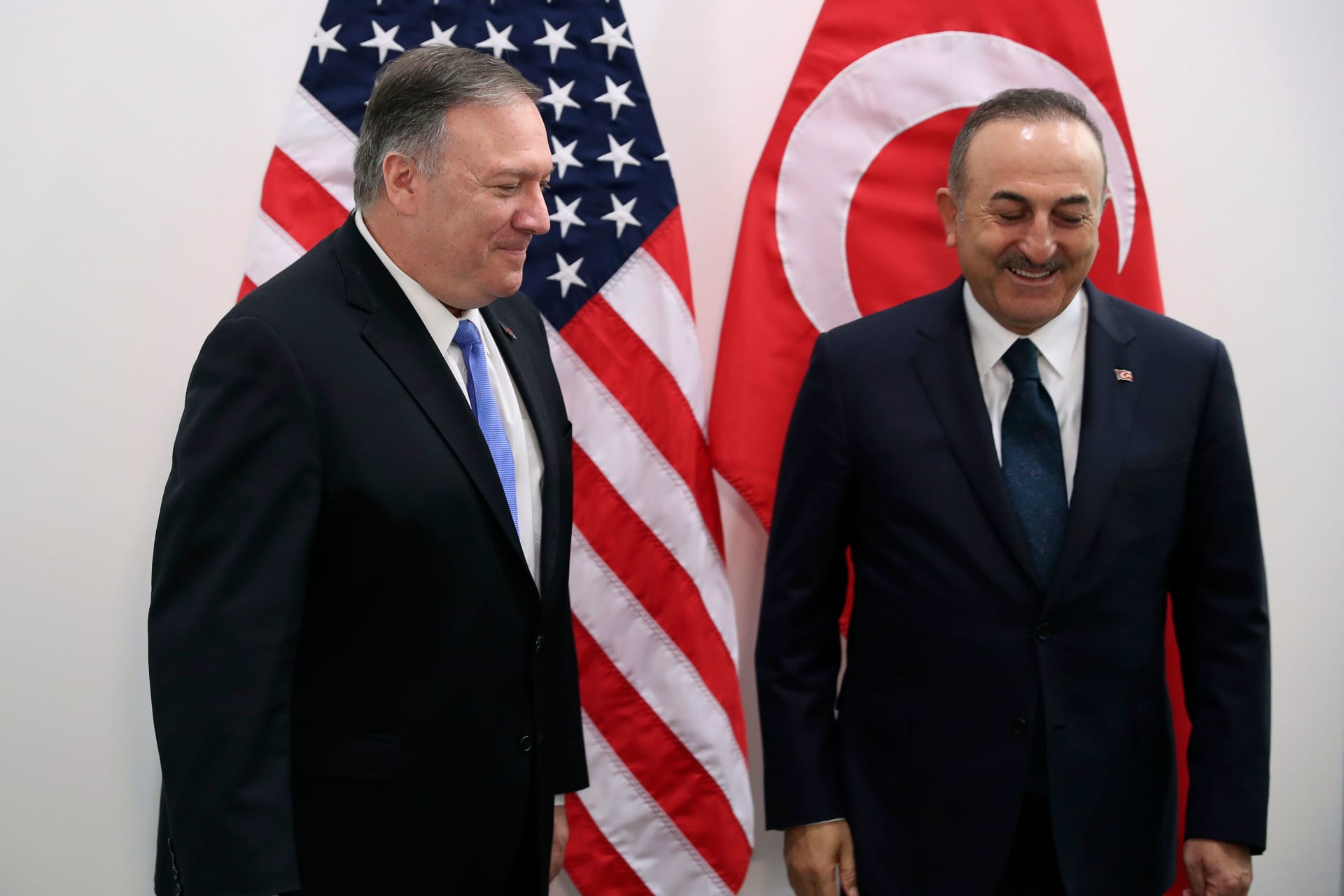 وزير الخارجية التركي مولود تشاويش أغلو مع نظيره الأمريكي مايك بومبيو