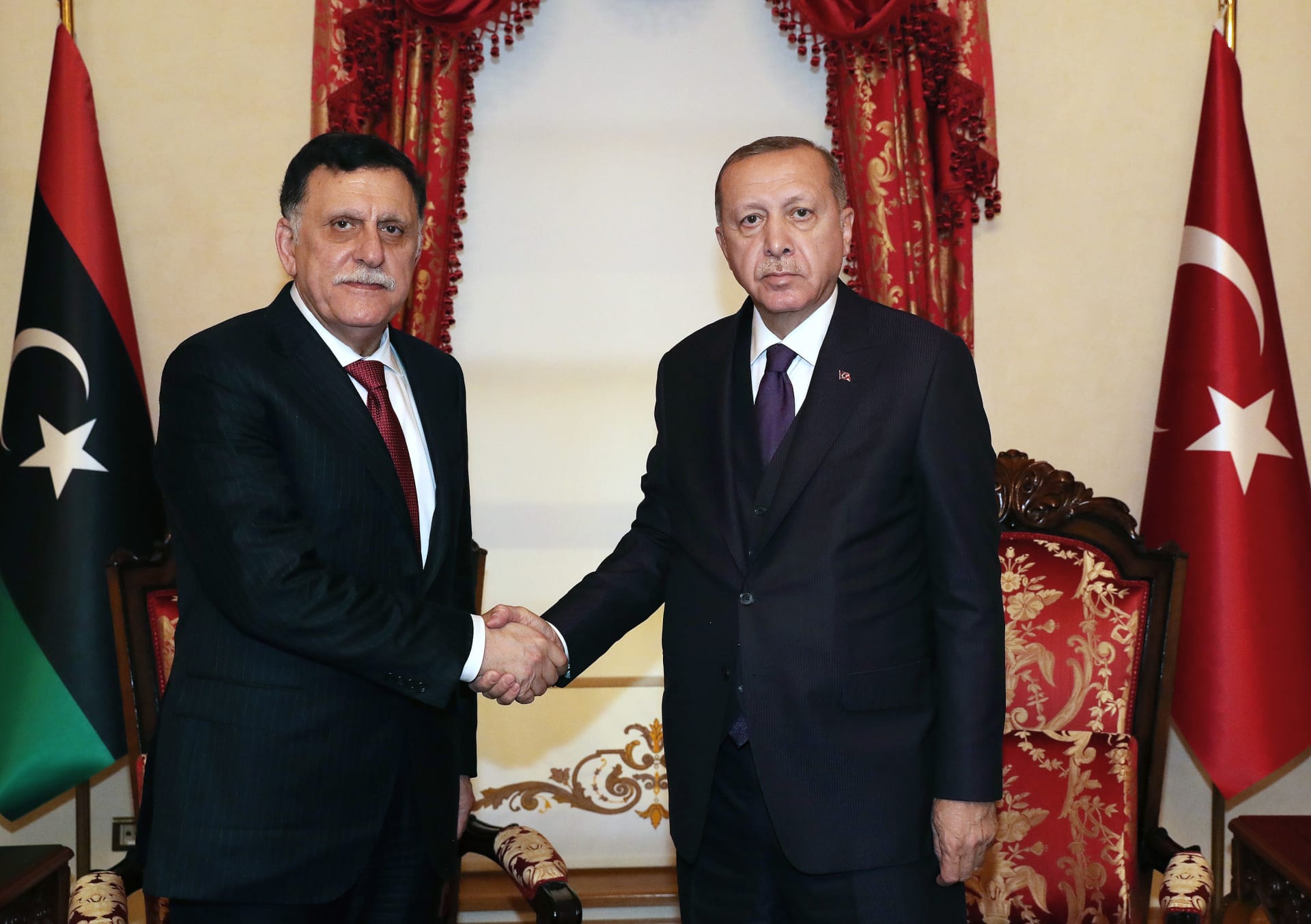 الرئيس التركي رجب طيب أردوغان ورئيس حكومة الوفاق الليبية فايز السراج 