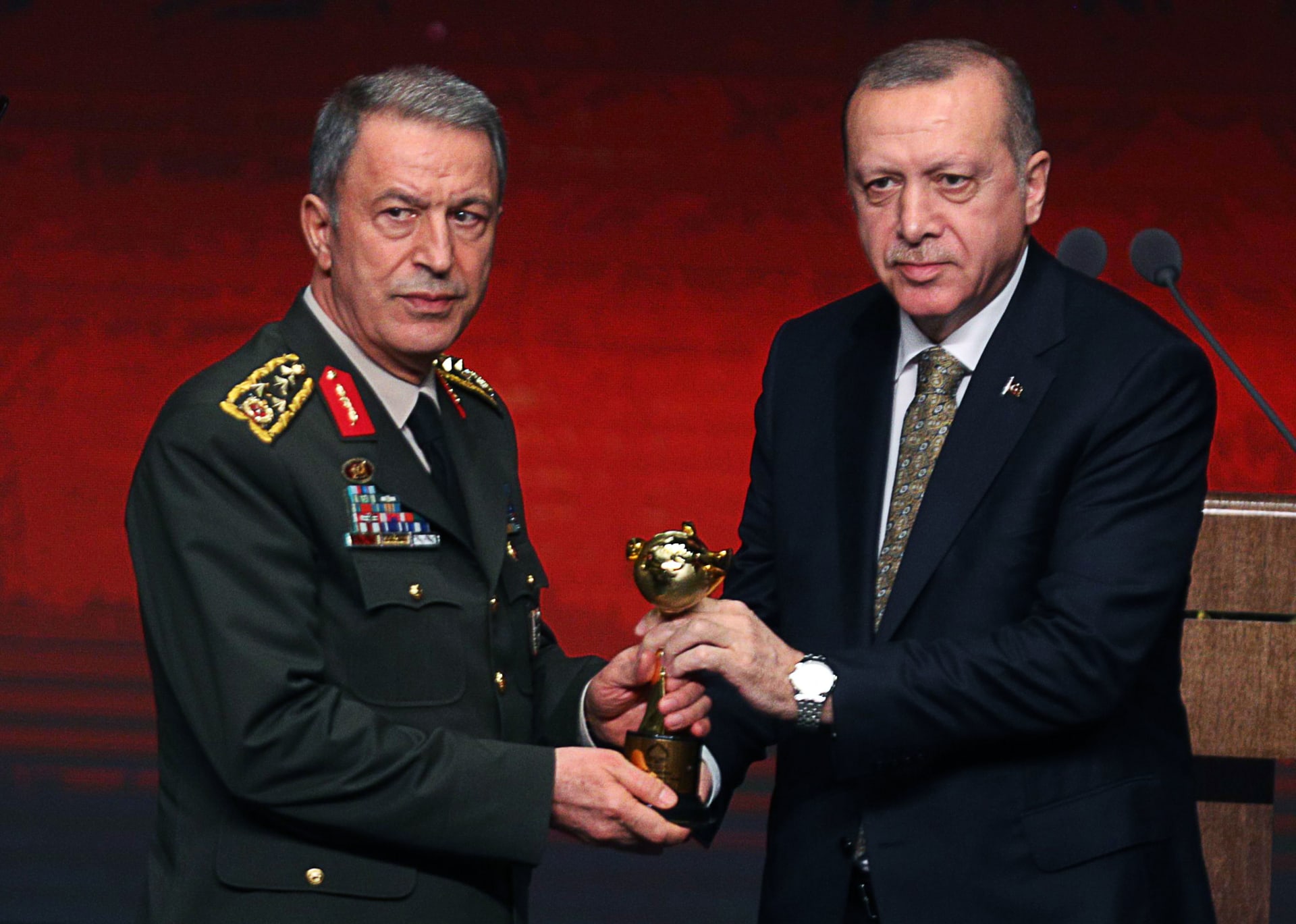 الرئيس التركي رجب طيب أردوغان ووزير الدفاع خلوصي أكار 