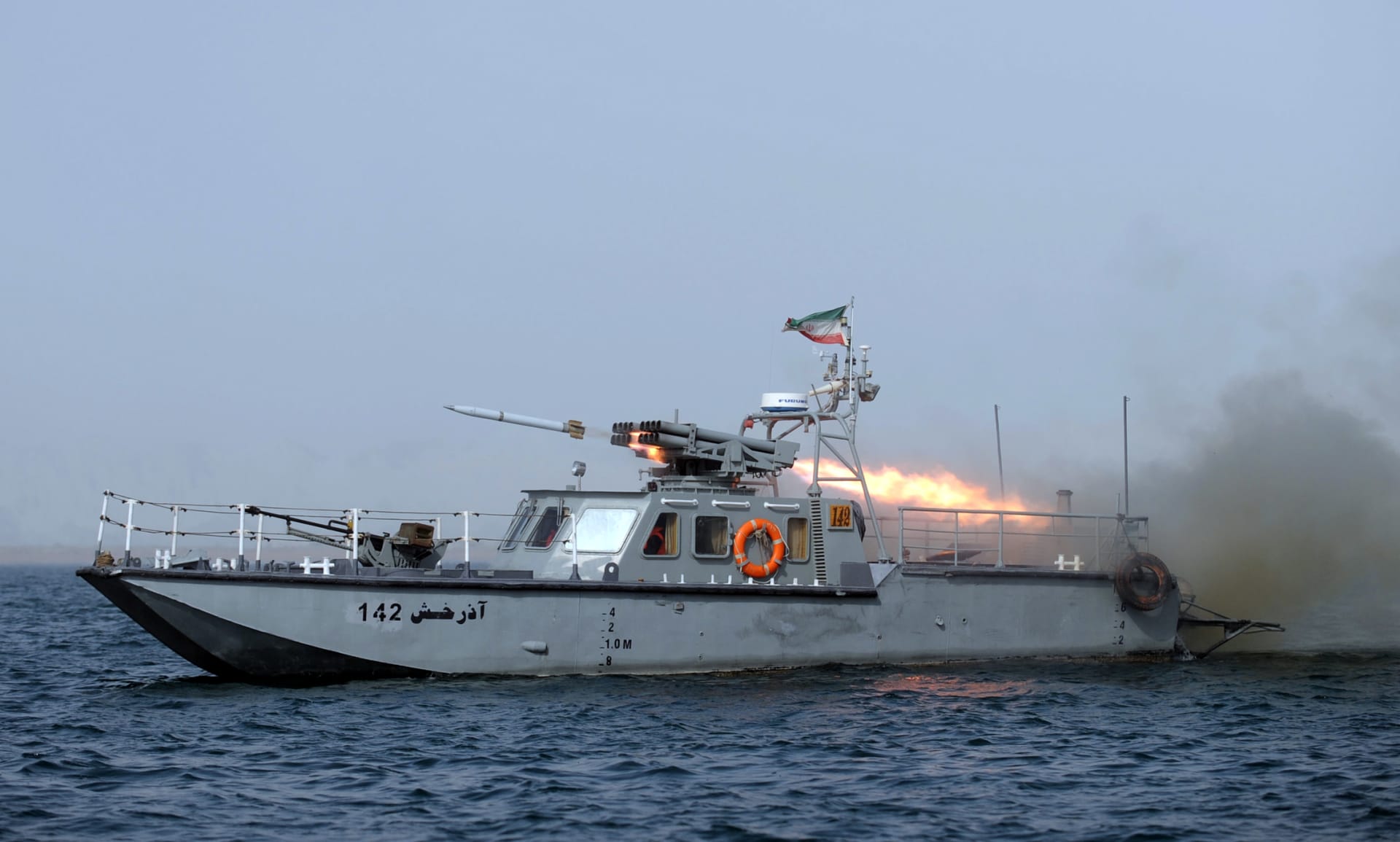 انطلاق مناورات بحرية ثلاثية لإيران وروسيا والصين في خليج عُمان وسط توتر مُستمر بين طهران وواشنطن