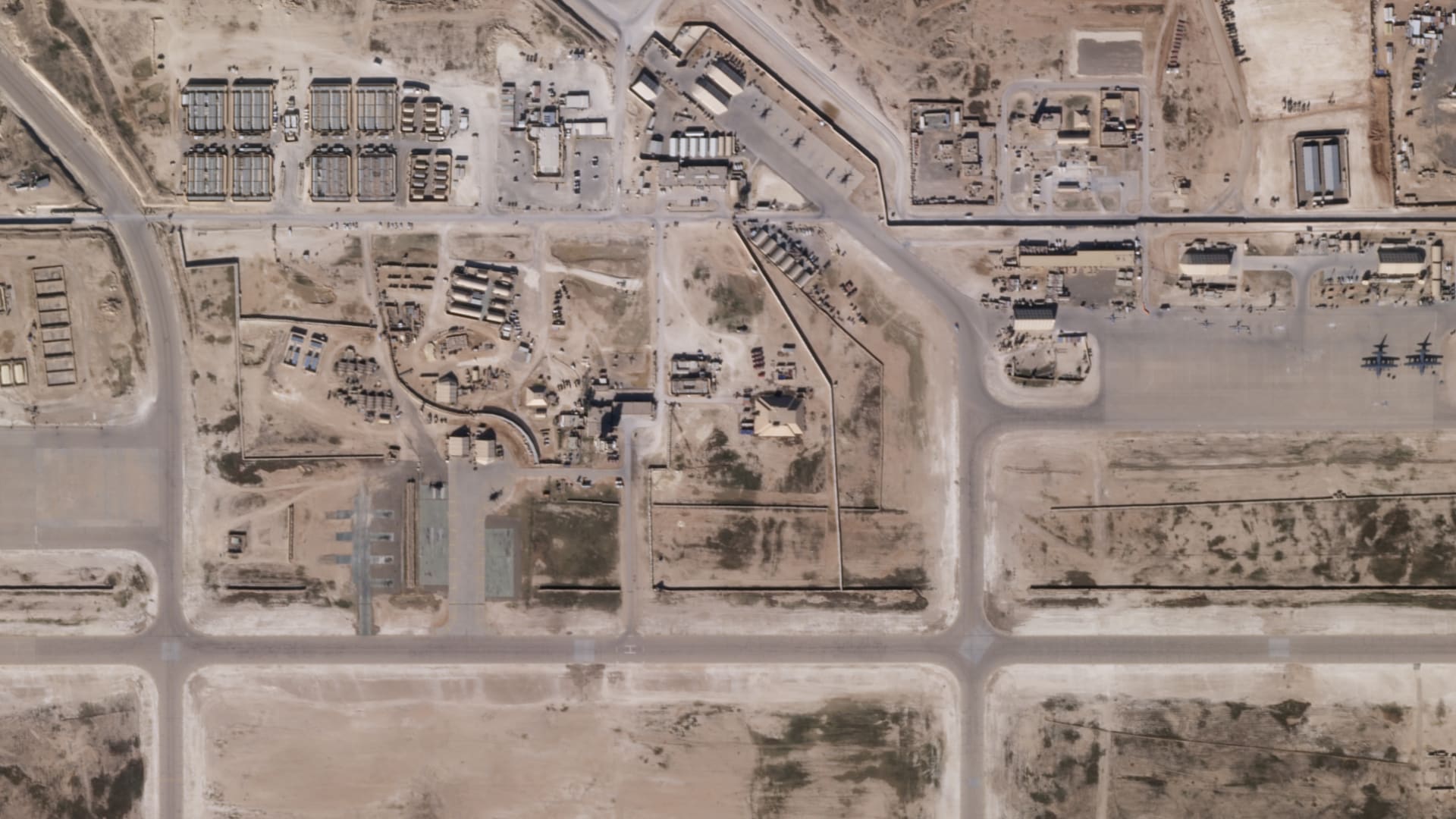 لقطات أقمار صناعية تُظهر حجم الأضرار بقاعدة عين الأسد عقب القصف الإيراني