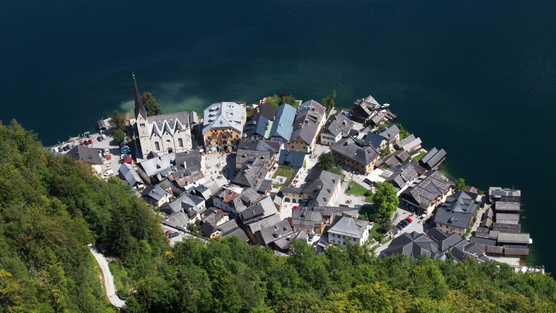 ألهمت هذه القرية في النمسا فيلم "فروزن الشهير.. وهي الآن تعاني من السياحة المفرطة
