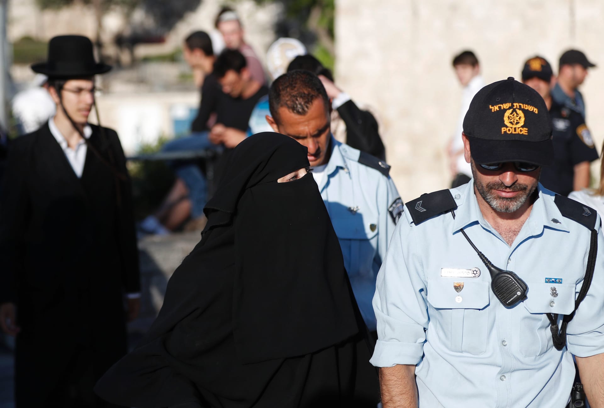 إسرائيل تعلن عن قرب ترقية أول ضابطة محجبة في شرطتها.. فمن هي؟