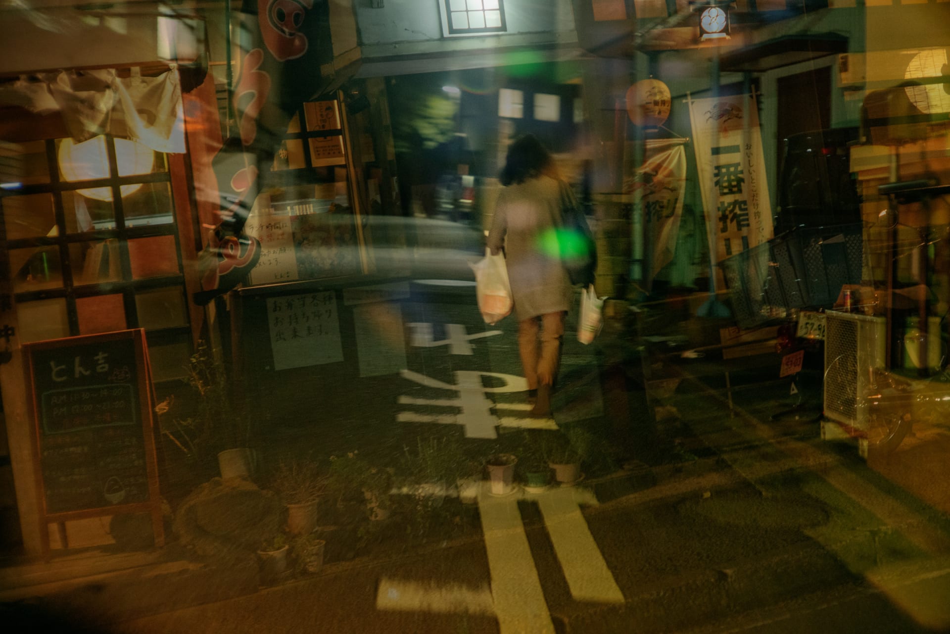 سائق سيارة أجرة يبرز جانباً مختلفاً لليابان بصور مجمعة 