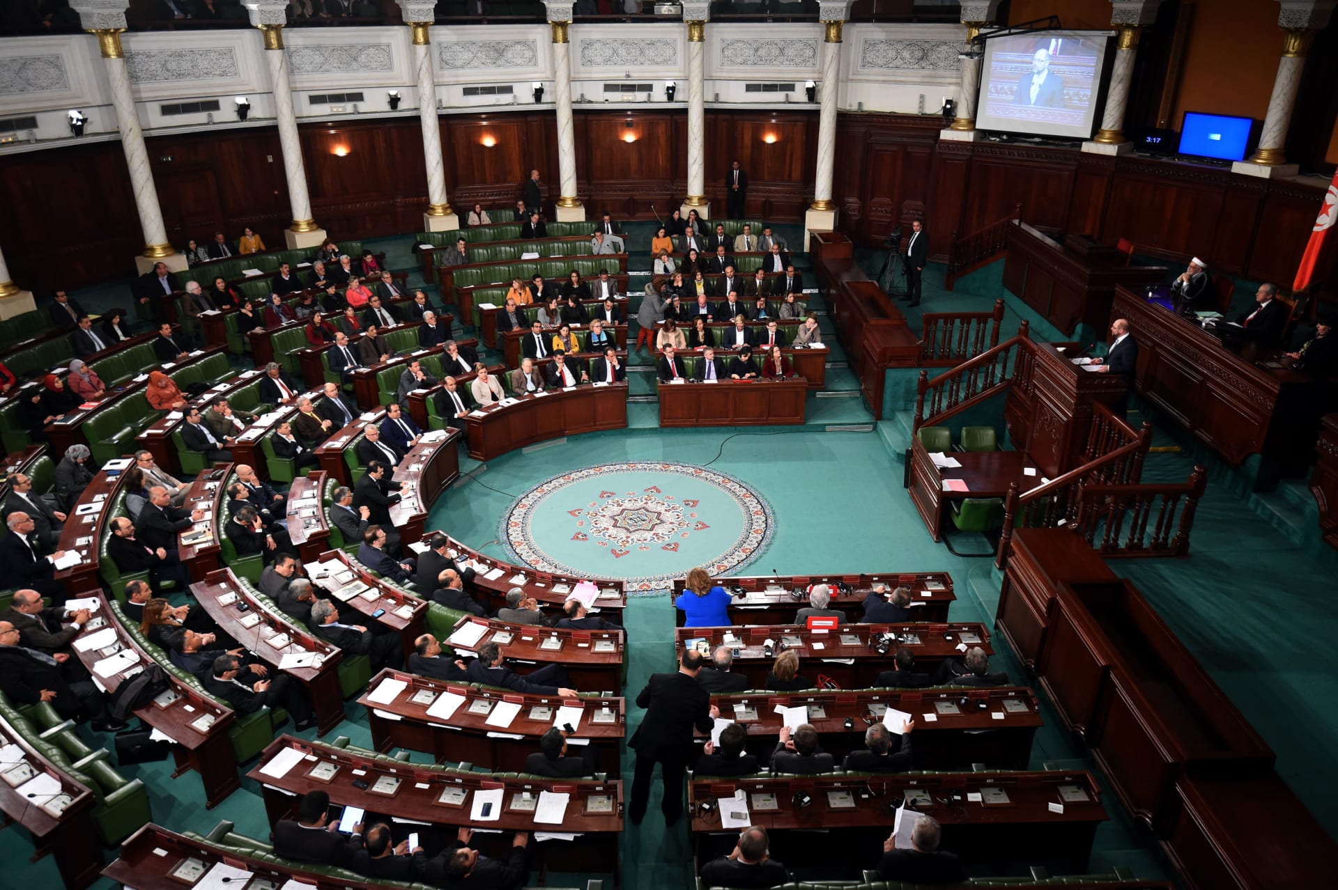 البرلمان التونسي يمنح حكومة إلياس الفخفاخ الثقة.. ورئيس الوزراء يدعو إلى "عقد جديد"  