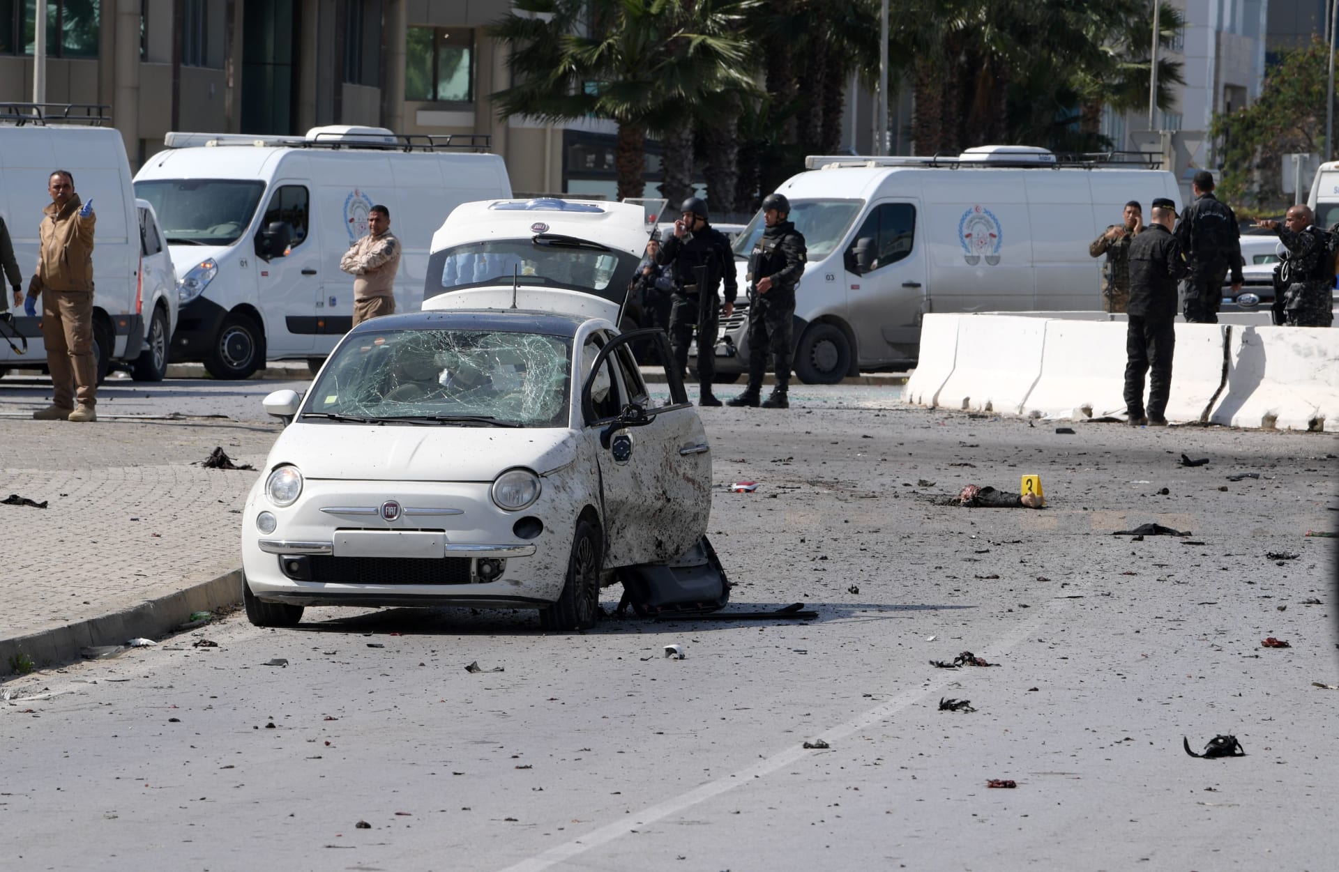 انفجار انتحاري بالقرب من السفارة الأمريكية في تونس 