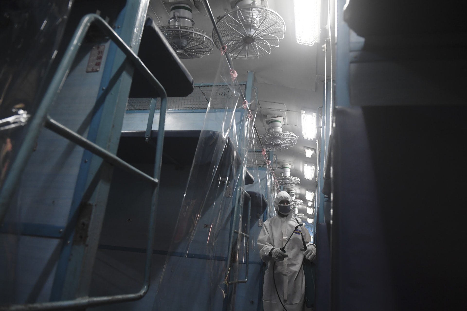 الهند تحول القطارات إلى مستشفيات لاستقبال مرضى فيروس كورونا