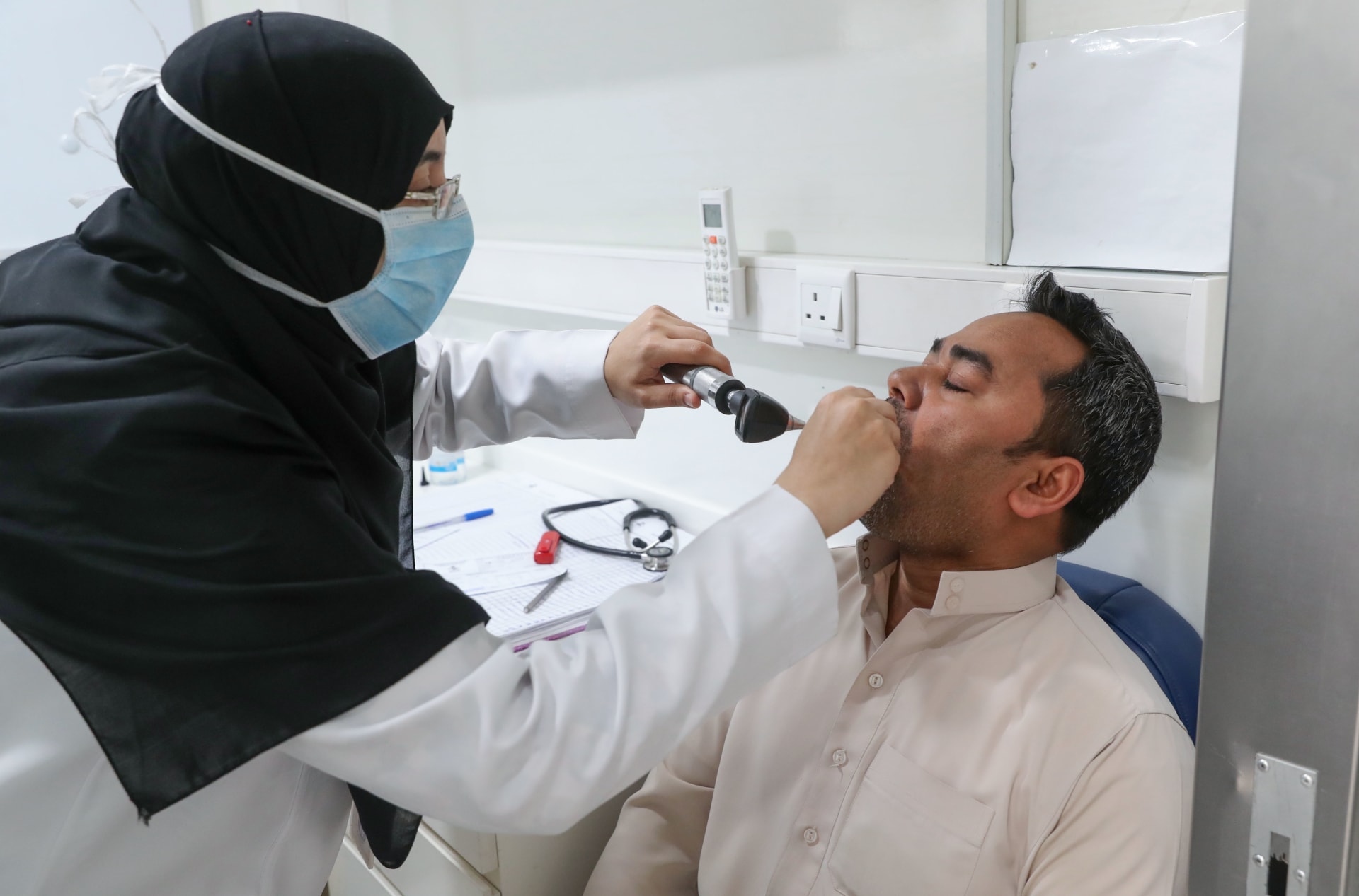 وزير الصحة السعودي: دراسة تتوقع بأن يتراوح عدد الإصابات بفيروس كورونا في المملكة بين 10 آلاف و200 ألف