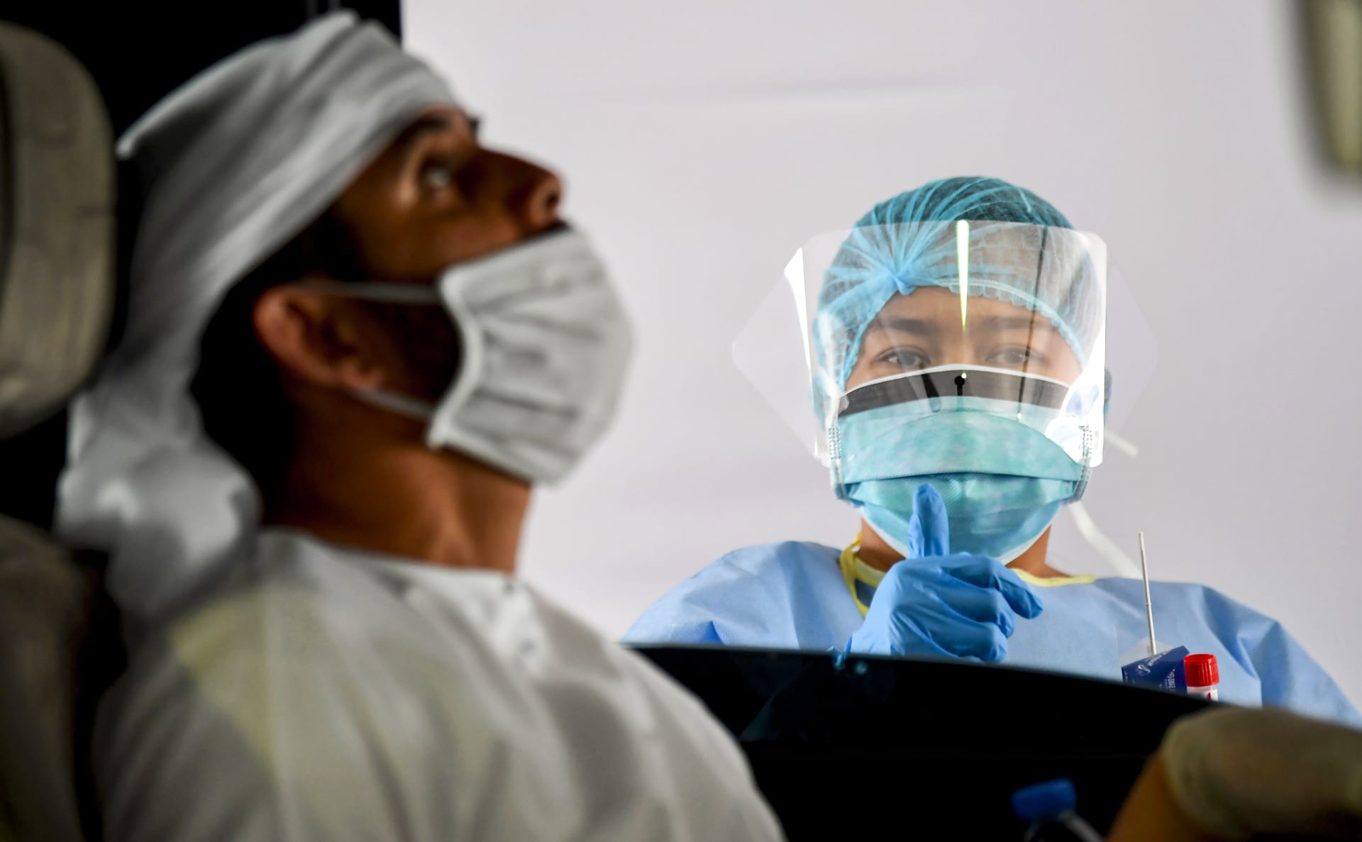 الصحة الإماراتية تسجل 331 إصابة جديدة بكورونا.. وحالتي وفاة جراء الوباء