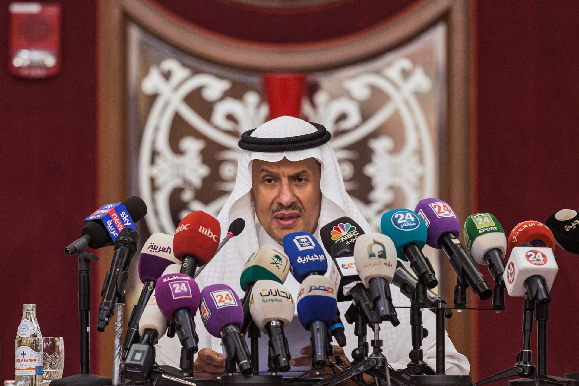 السعودية وروسيا تؤكدان التزامها بـ"الاتفاق التاريخي" لخفض إنتاج النفط خلال العامين المقبلين