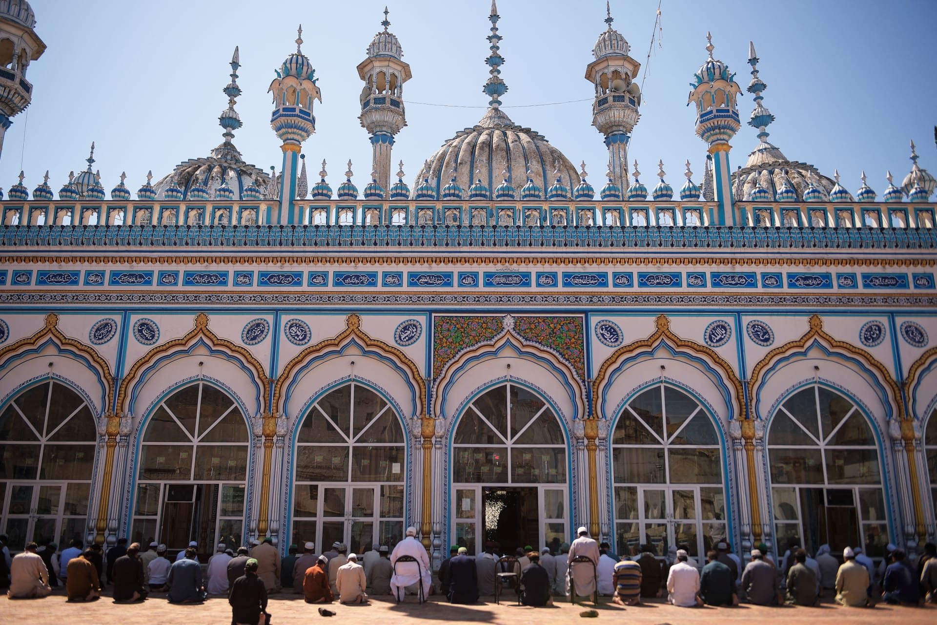 باكستان تقرر رفع القيود عن صلاة الجماعة بالمساجد في رمضان وسط انتشار كورونا 