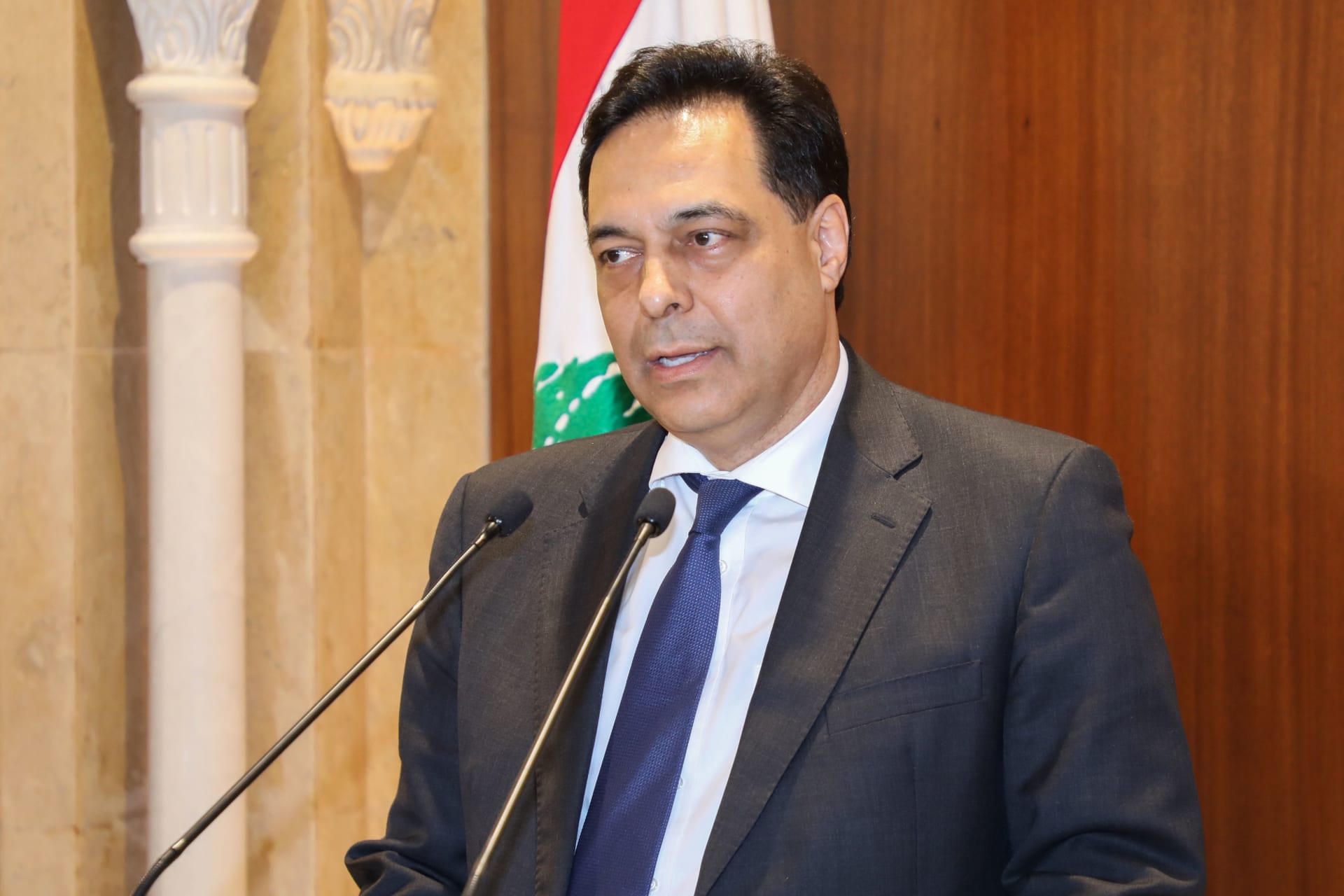 لبنان.. رئيس الحكومة ينتقد أداء حاكم المصرف المركزي "المريب".. ويحذر من انقلاب