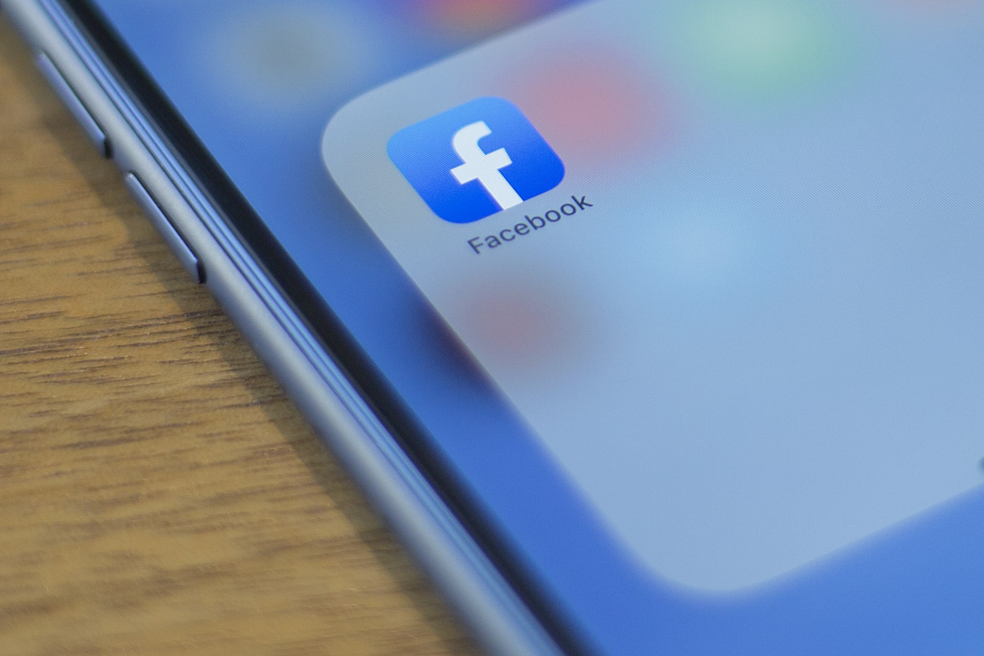 فيسبوك يحاكي خدمة Zoom لمكالمات الفيديو.. ويطلق Messenger Rooms