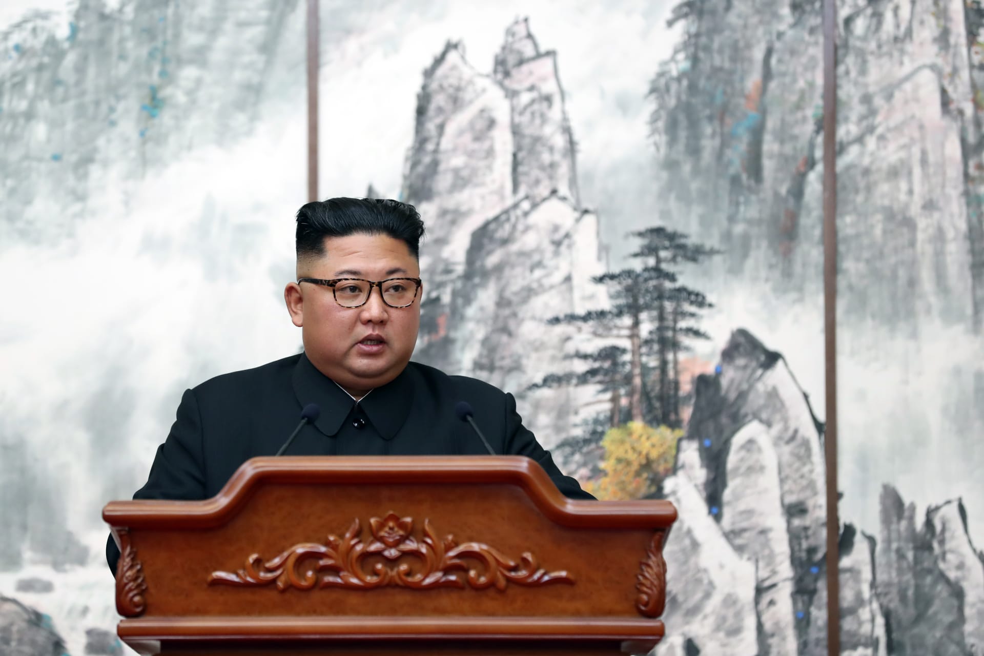 بعد اختفائه.. كوريا الشمالية تعلن ظهور كيم جونغ أون لدى قصِه شريط إكمال مصنع أسمدة