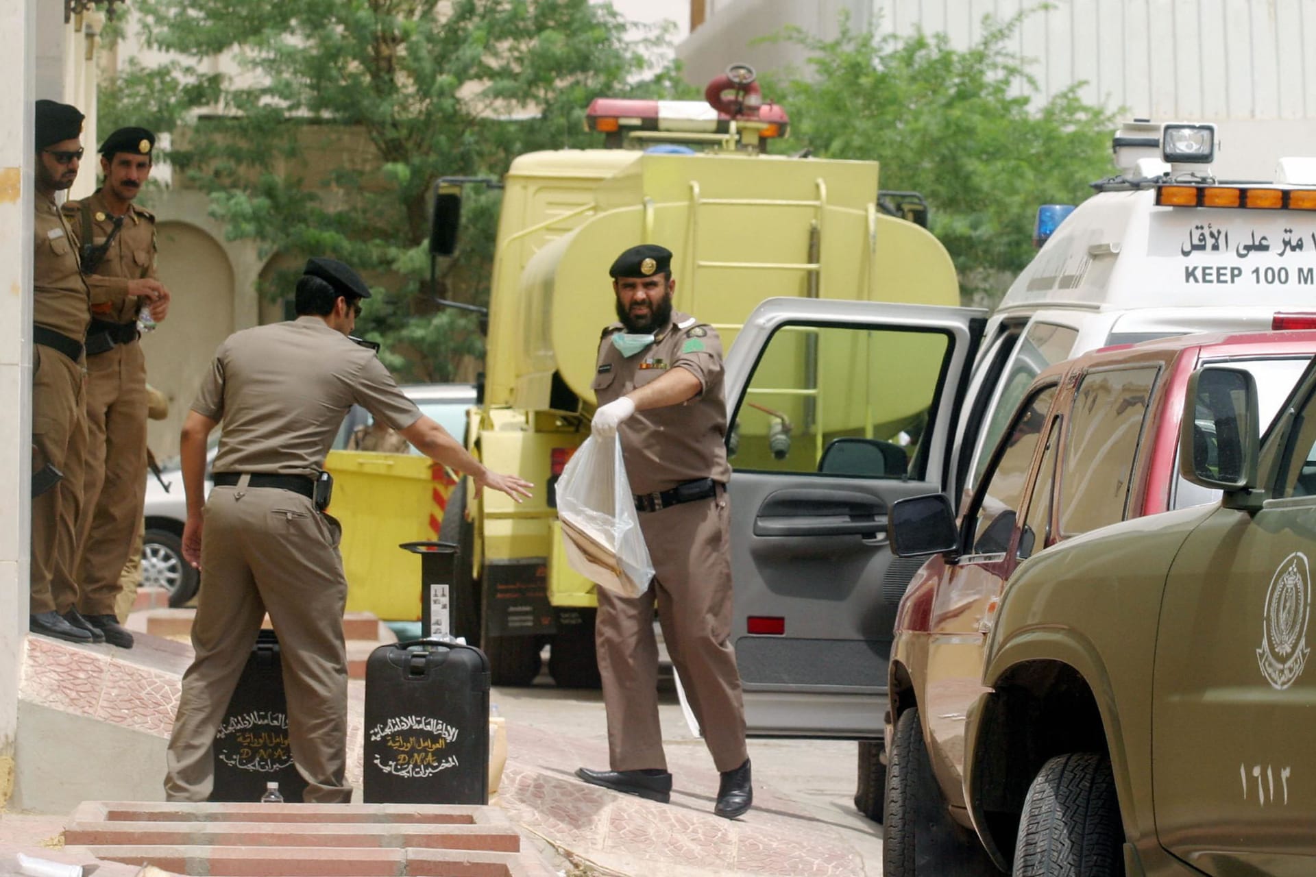 صورة أرشيفية (تعبيرية) لعناصر بالشرطة السعودية في الرياض العام 2005 
