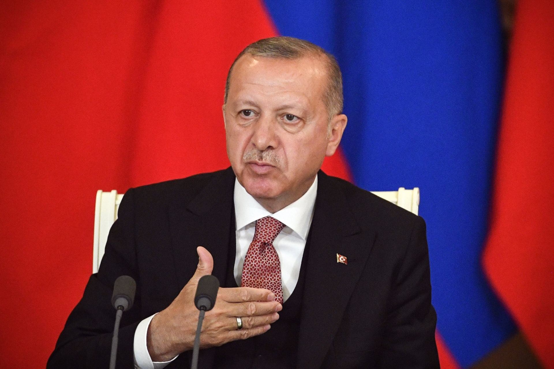 أردوغان يعلن حظر تجول خلال عيد الفطر.. ويحذر من تدابير "أكثر صرامة"