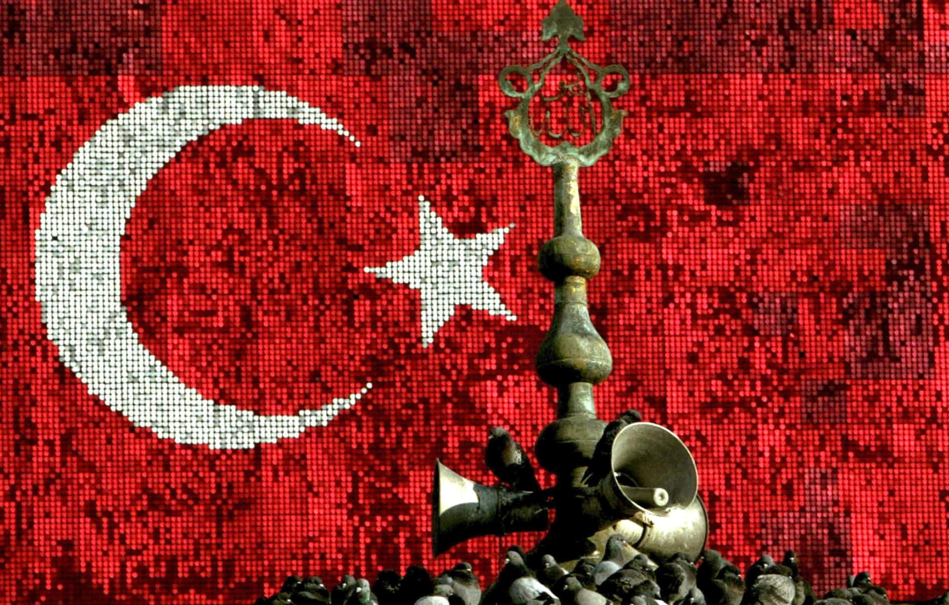 تركيا توضح حقيقة بث أغنية "بيلا تشاو" في مساجد إزمير بدل الأذان