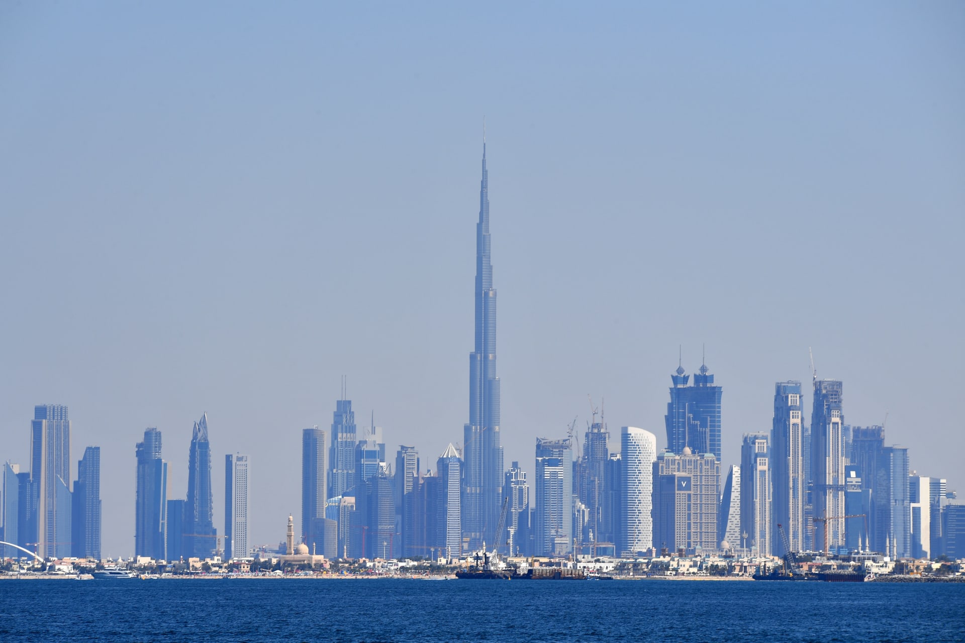 بقوة 30%.. الإمارات تعلن تفاصيل خطتها لعودة العمل في مؤسساتها الحكومية بداية من الأحد المقبل