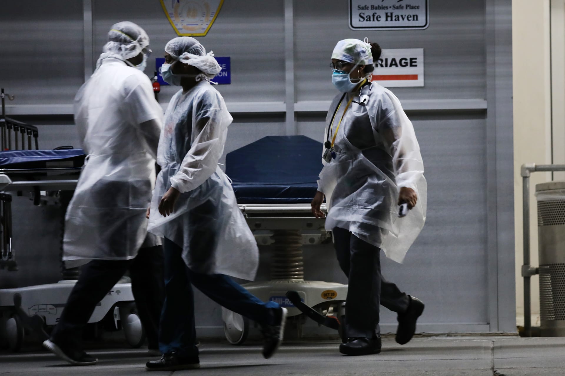 أمريكا تكسر حاجز الـ 100 ألف وفاة بسبب فيروس كورونا