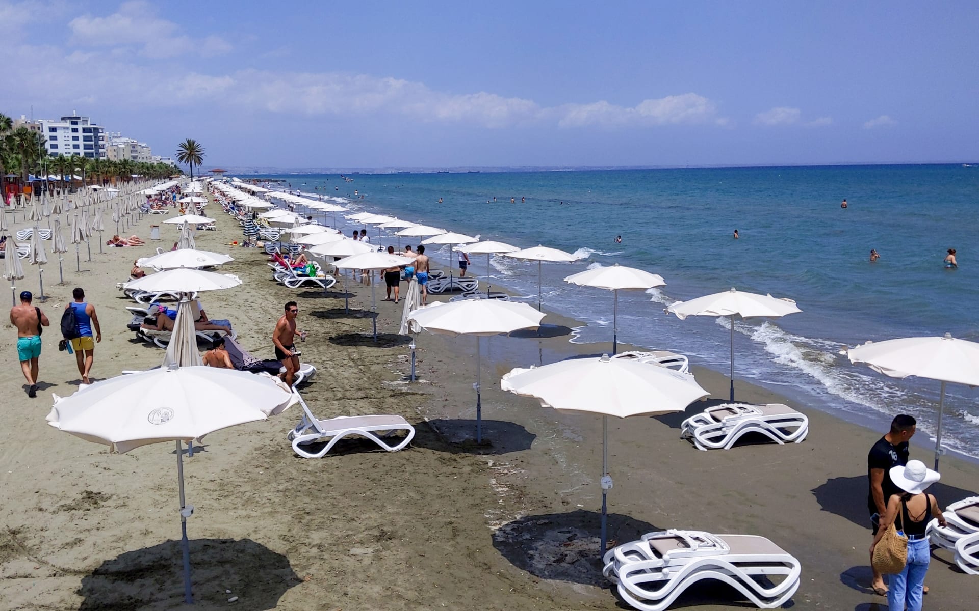 قبرص تعد بتحمل نفقات السياح وعائلاتهم إذا أصيبوا بفيروس كورونا على أرضها