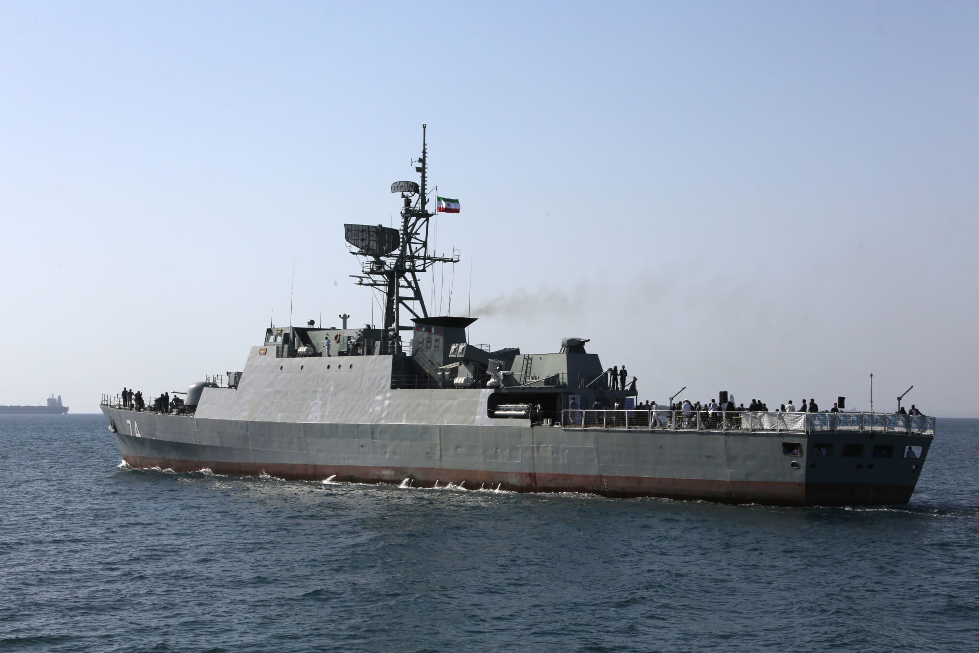 وزير الدفاع الإيراني يحذر من "خليج غير آمن" لجميع دول المنطقة