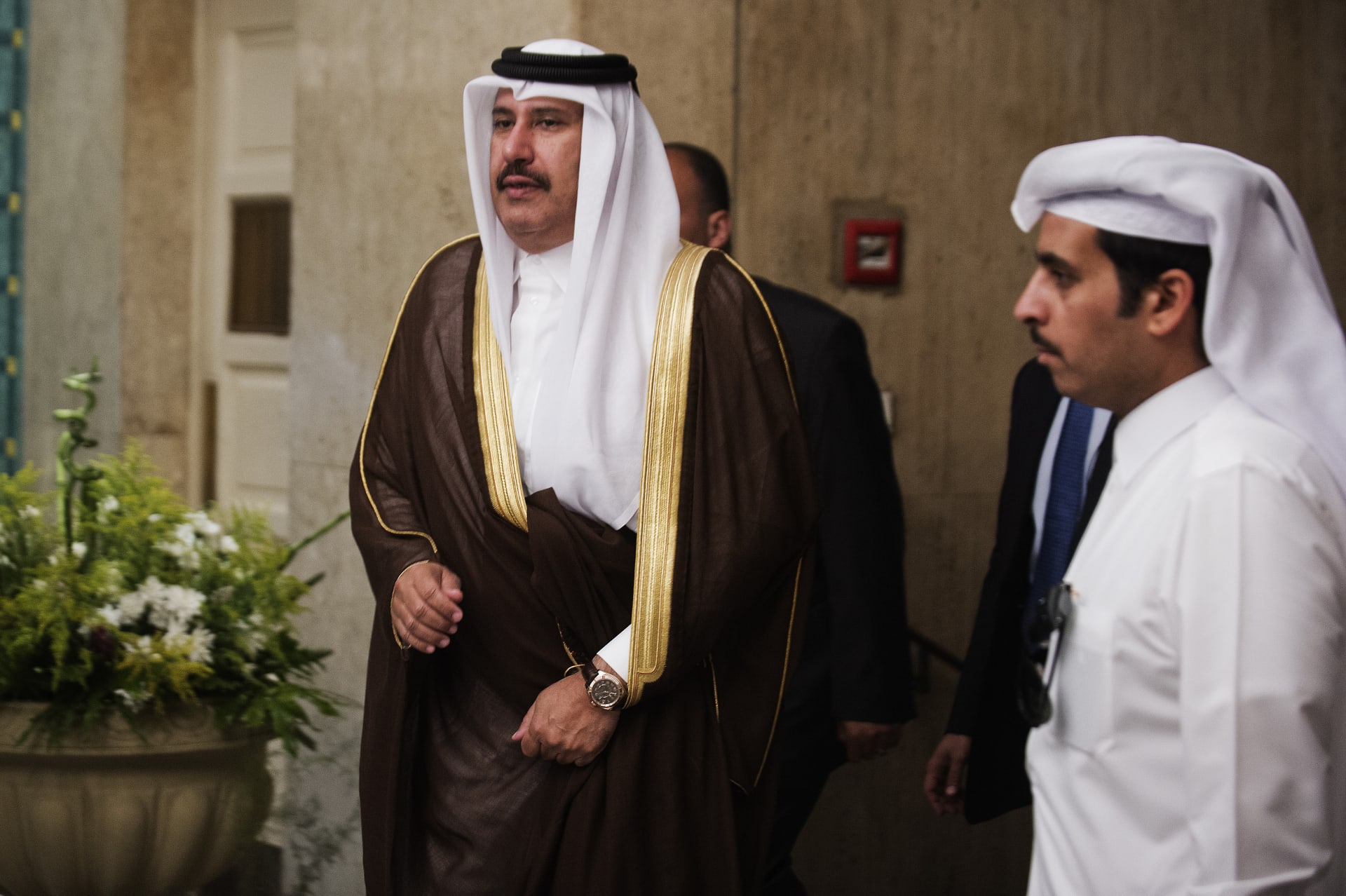 صورة أرشيفية للشيخ حمد بن جاسم رئيس وزراء قطر الأسبق