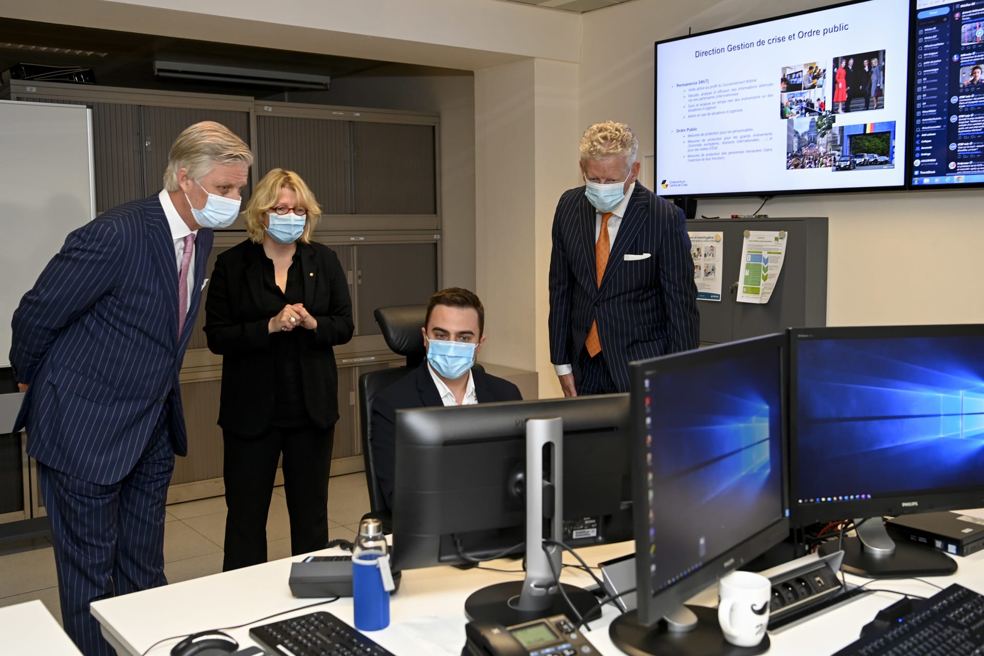 فيليب ملك بلجيكا في زيارة لمركز إدارة الأزمة لمتابعة جهود مواجهة انتشار فيروس كورونا