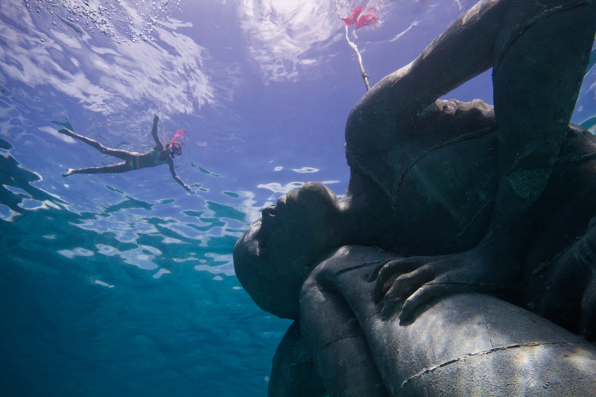 هل تود زيارتها؟ حديقة من المنحوتات تحت الماء في جزر البهاما