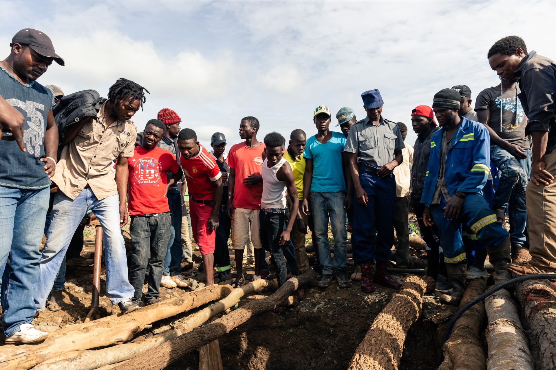 زيمبابوي.. منظمة: إطلاق صاحب مناجم صيني النار على عمال تعدين إساءة "منهجية"