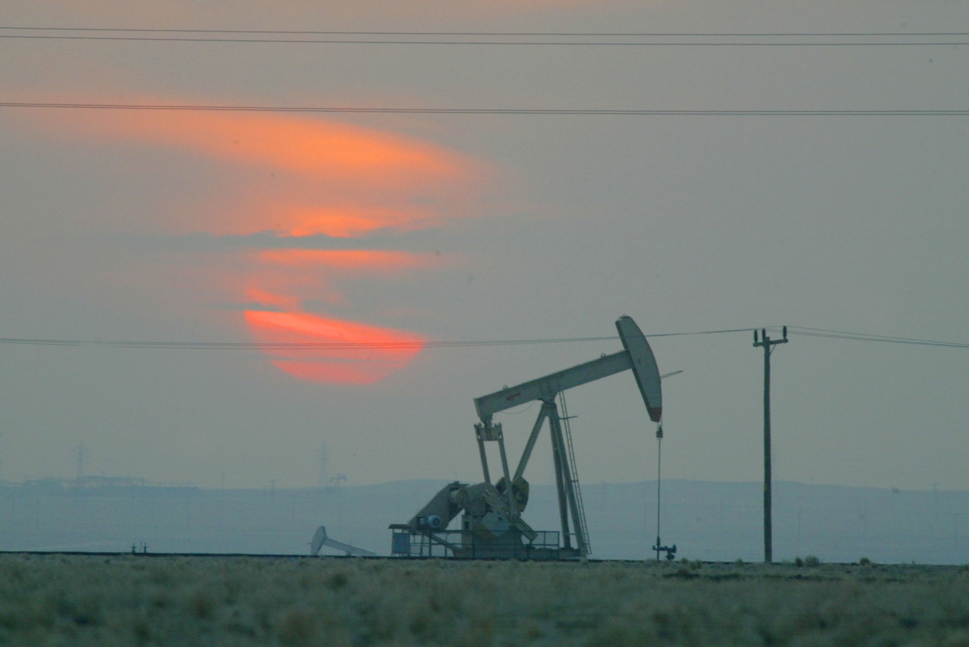 الكويت والسعودية تستأنفان إنتاج النفط في حقلي الوفرة والخفجي المشتركين