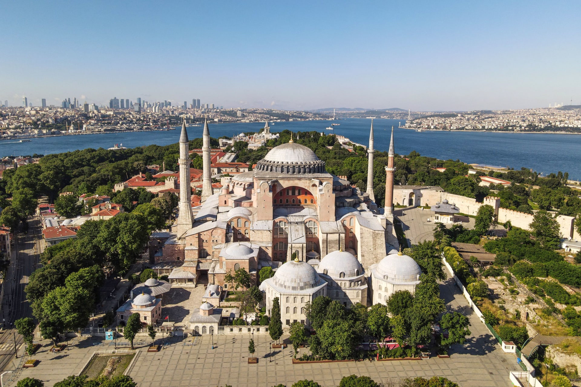 متحف آيا صوفيا أحد أشهر المعالم السياحية في تركيا 